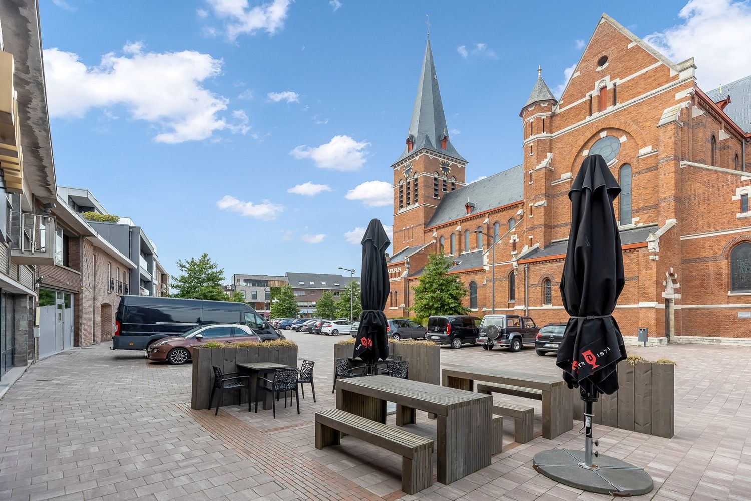 Handelsgelijkvloers op centrale locatie te Putte foto 2