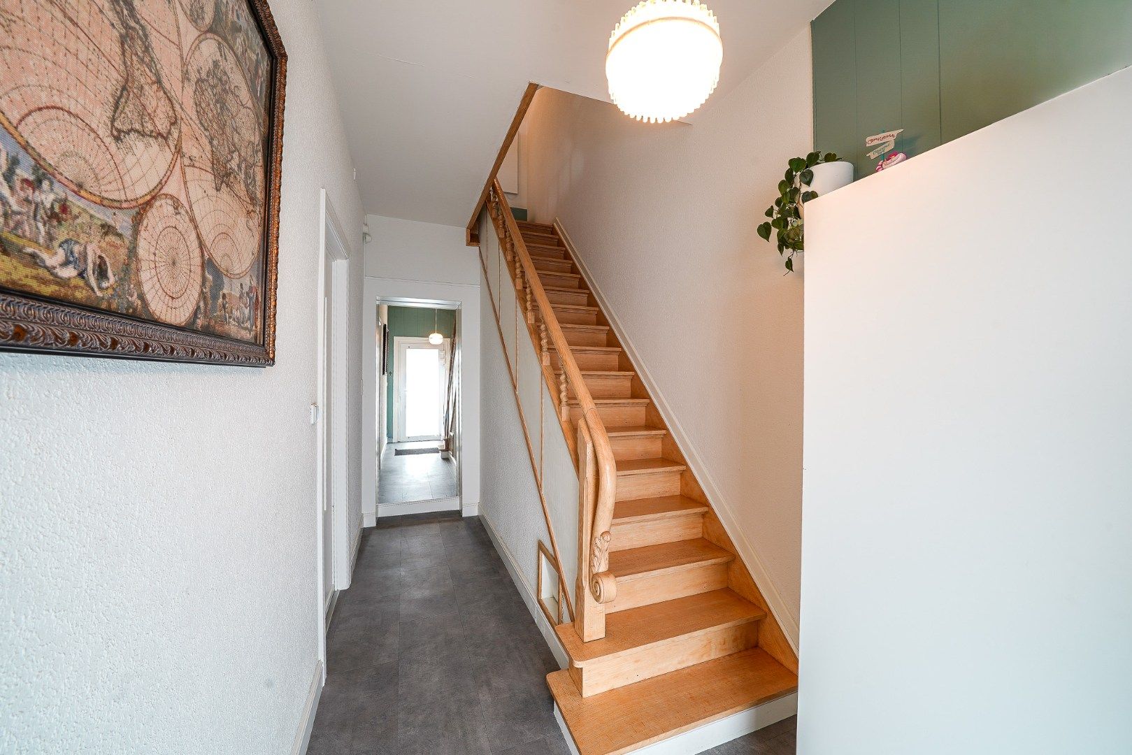 Instapklare gezinswoning met gezellige stadstuin in Oostende foto 2