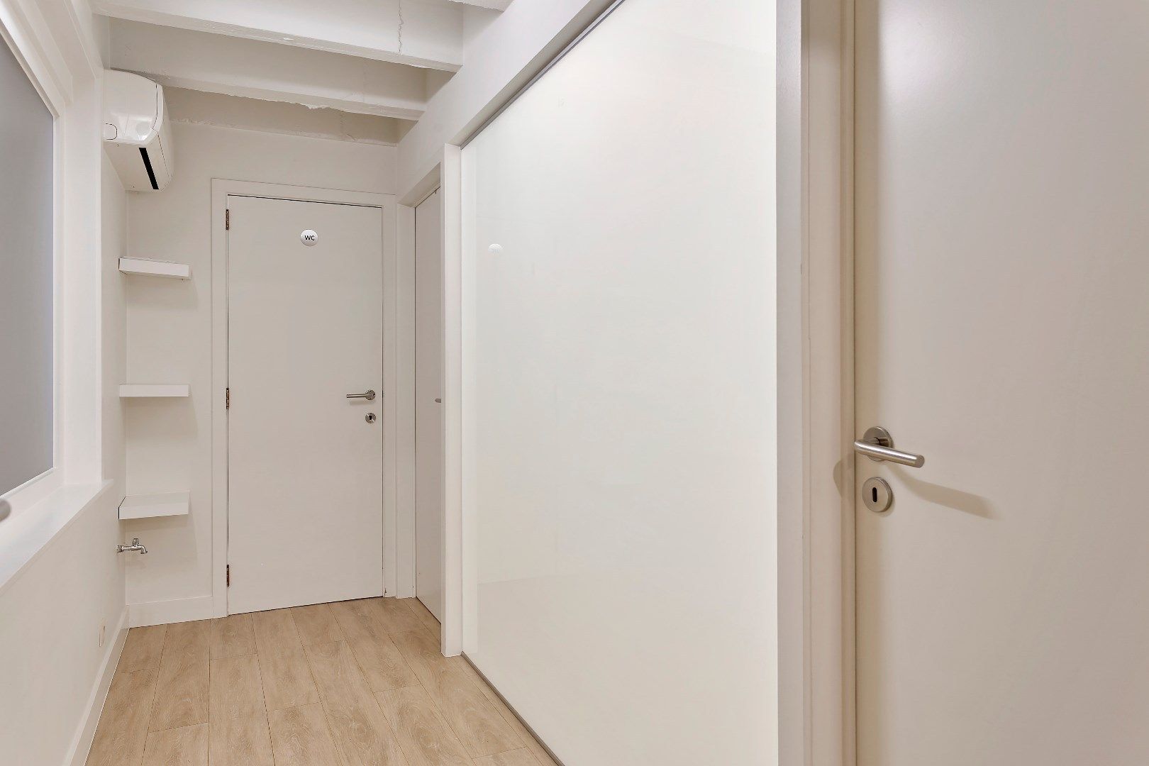 Ideale praktijk-, kantoor- of handelsruimte in het centrum van Kortrijk! foto 10