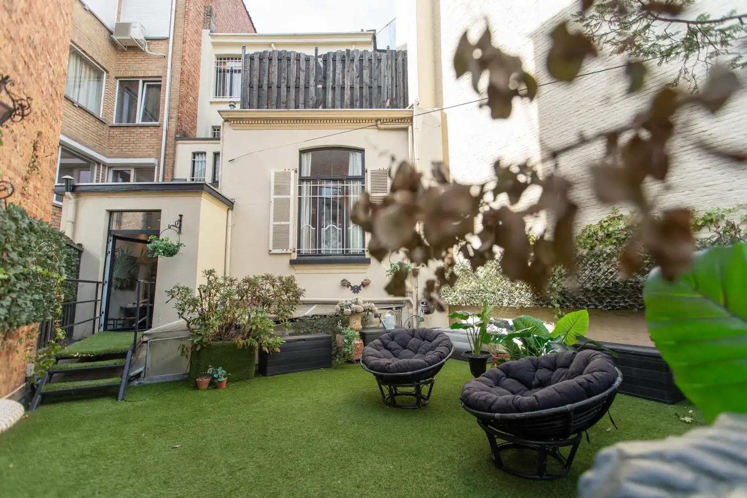 Ruime en luxueuze neoclassicistische herenwoning incl. dubbele garage en veelzijdige mogelijkheden op toplocatie te Antwerpen-Zuid foto 14