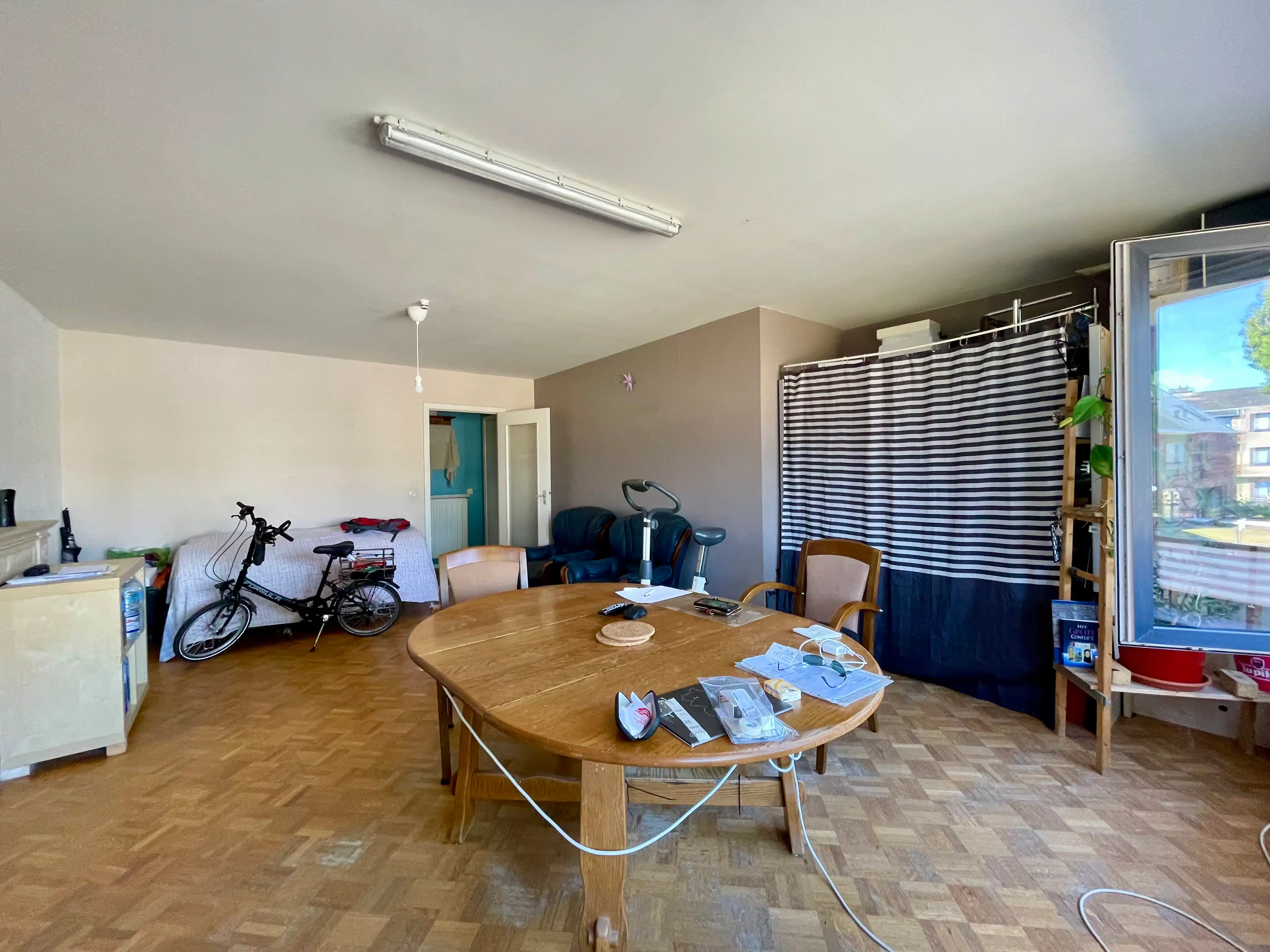 Gerenoveerd appartement met twee slaapkamers en terras foto 4