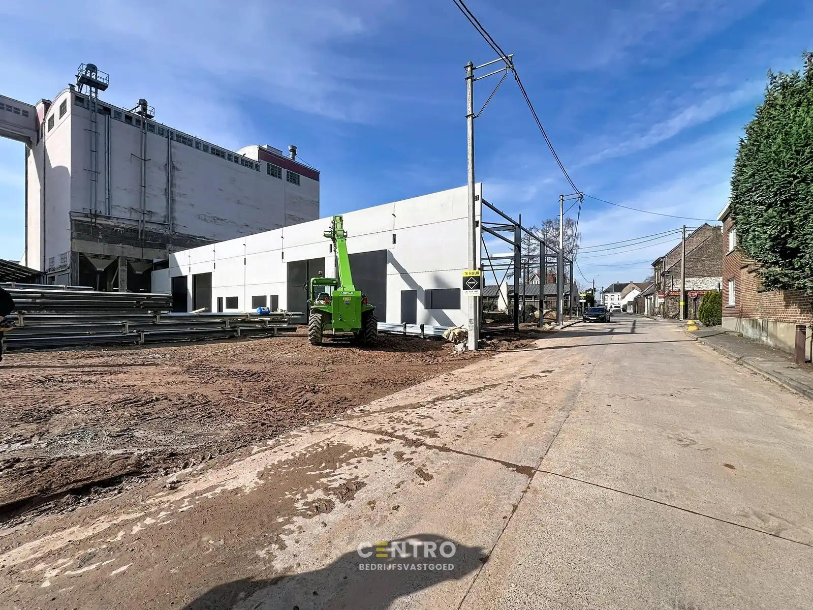 Nieuwbouw KMO-units van 220 en 245m² TE HUUR (VH van 7m, 2 parkings, aparte loopdeur en raam), te Kerkhove (Avelgem). foto 14