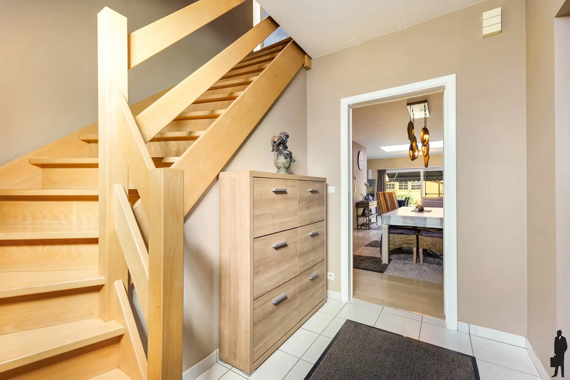 Charmante gezinswoning met 4 slpk in rustige woonwijk foto 2