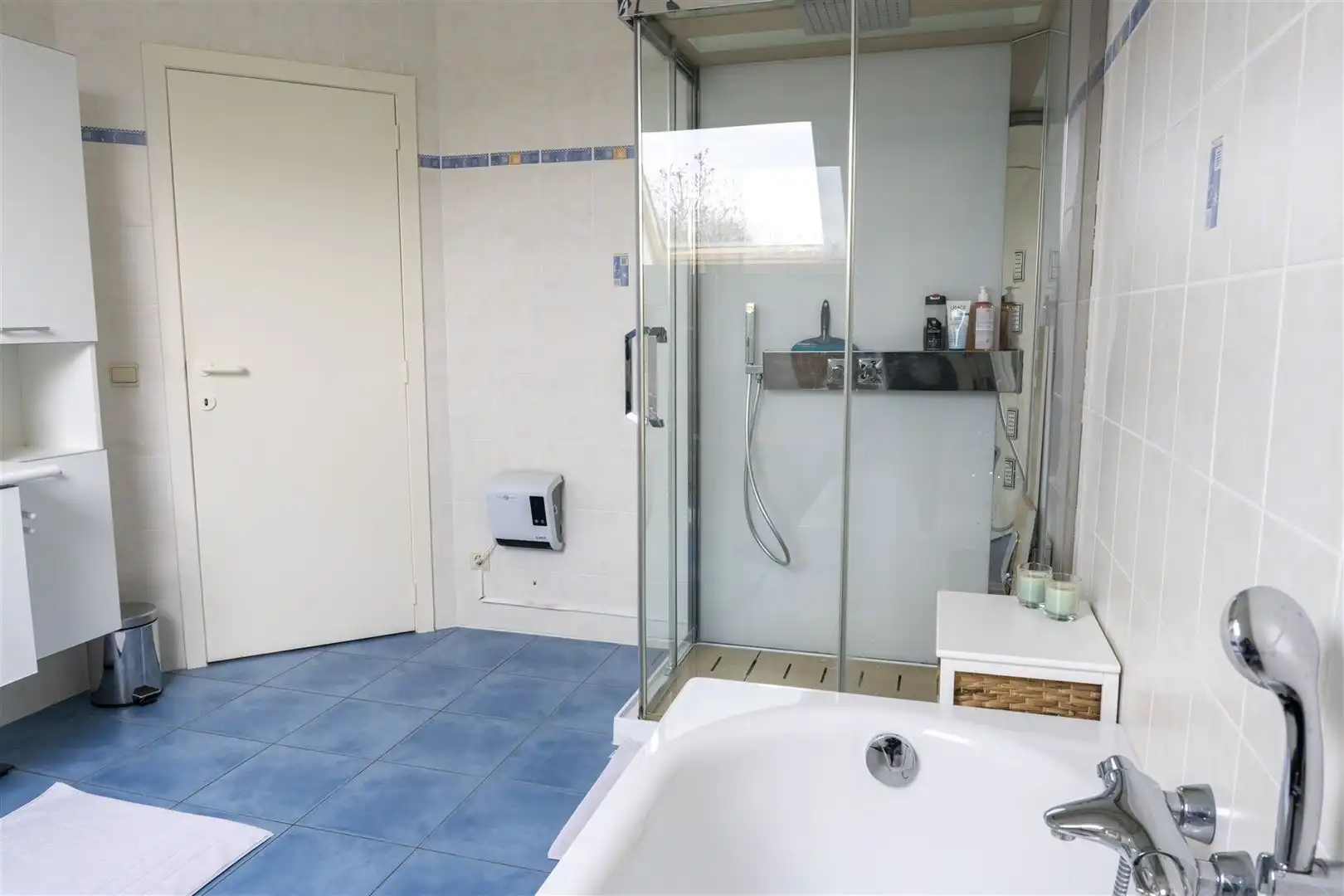 Kwalitatief afgewerkte woning met zonnige tuin, 3 slaapkamers en bureau. foto 20