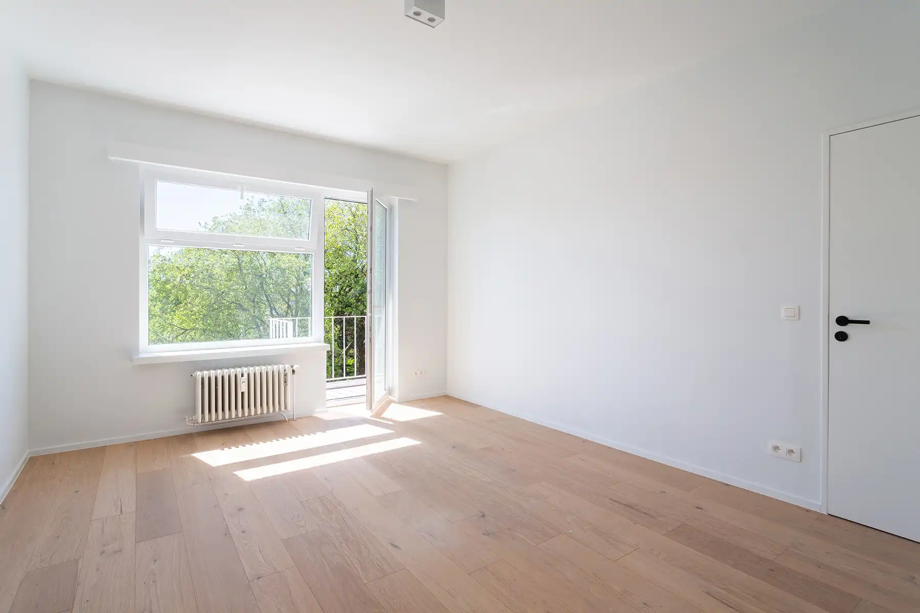Wilrijk - Gerenoveerd 2 à 3 slp dakapp. + terras + parking foto 9