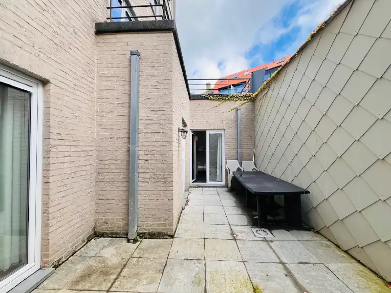 Meer dan een driekamerappartement met een ruim terras in het hart van Wenduine. foto 18