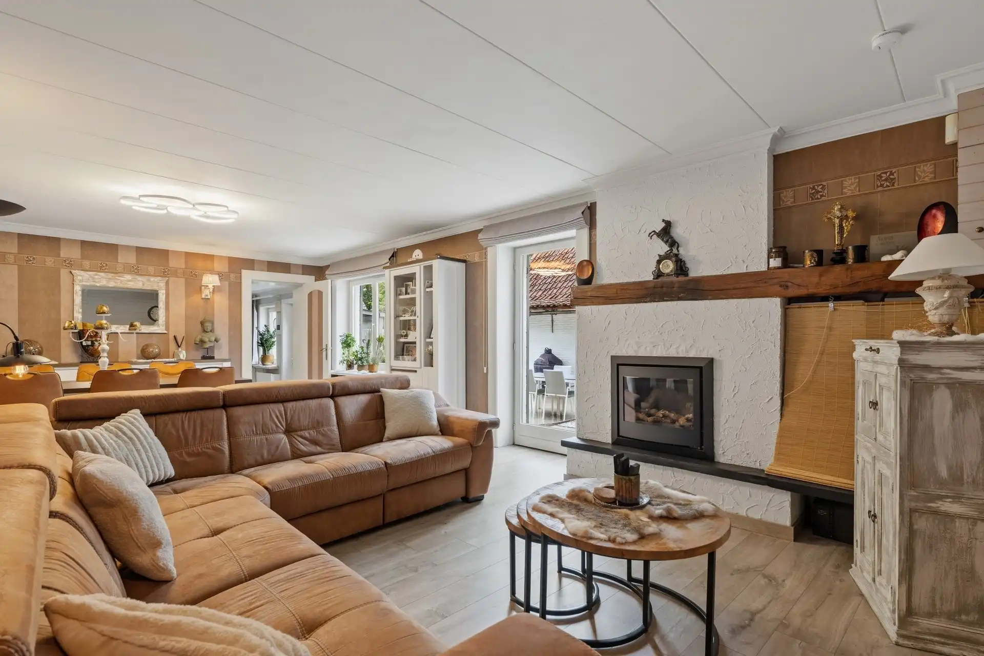 Energiezuinige woning met 3 slaapkamers, aparte garage en fraai aangelegde tuin op rustige ligging te Berlare foto 4