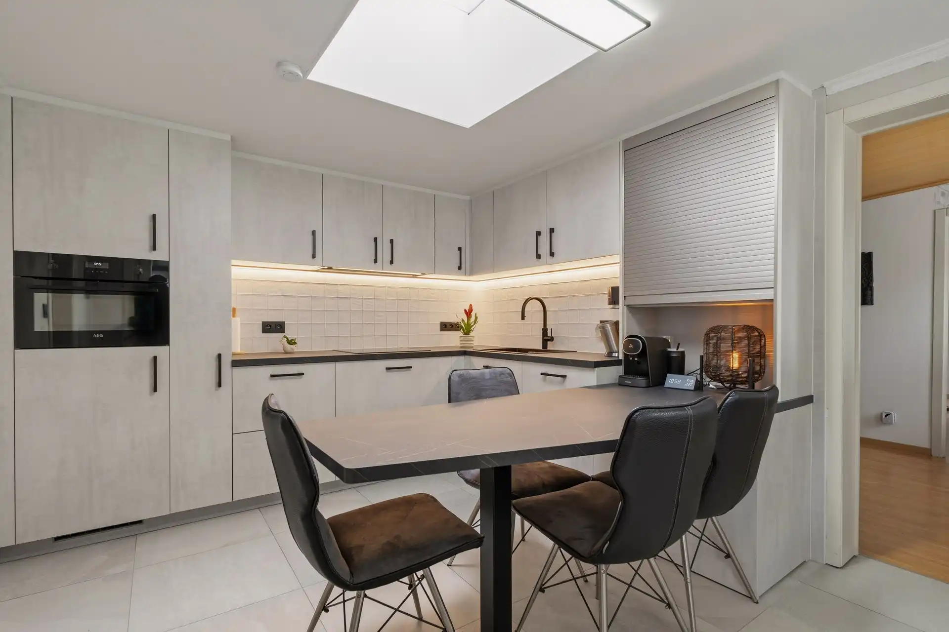 Energiezuinige woning met 3 slaapkamers, aparte garage en fraai aangelegde tuin op rustige ligging te Berlare foto 4