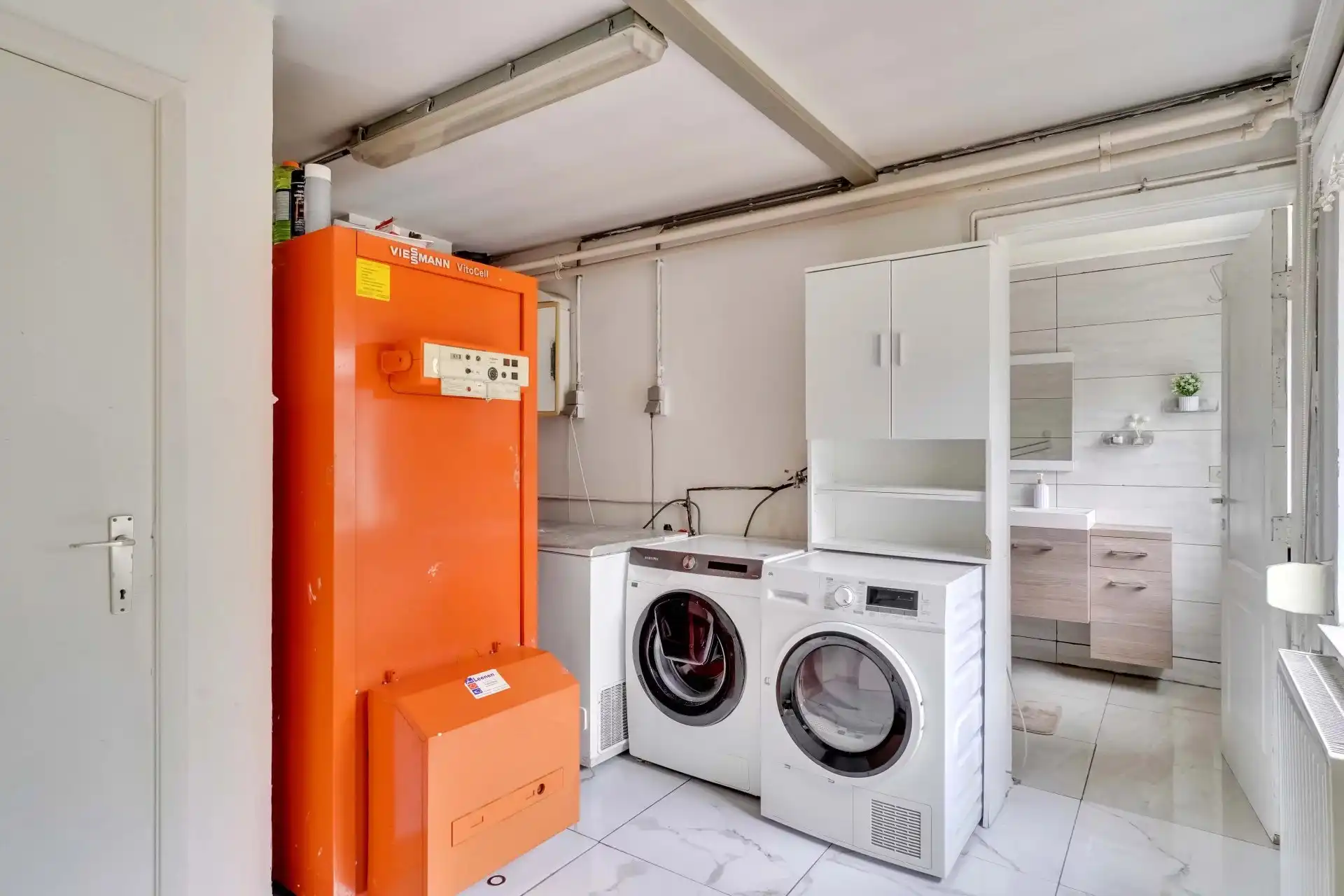 Gerenoveerde gezinswoning met 5 slaapkamers foto 4