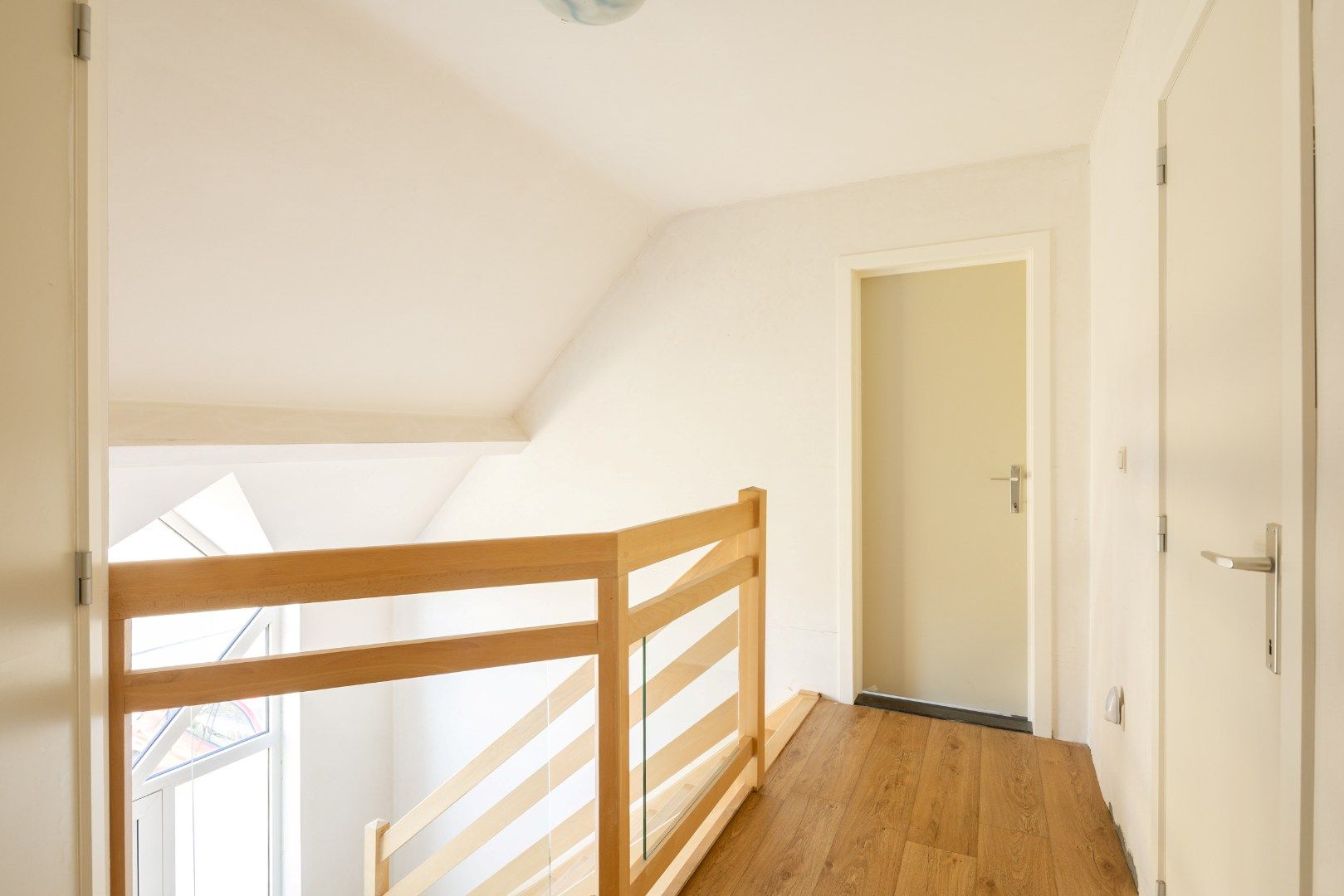 Halfopen recente woning te koop! foto 11