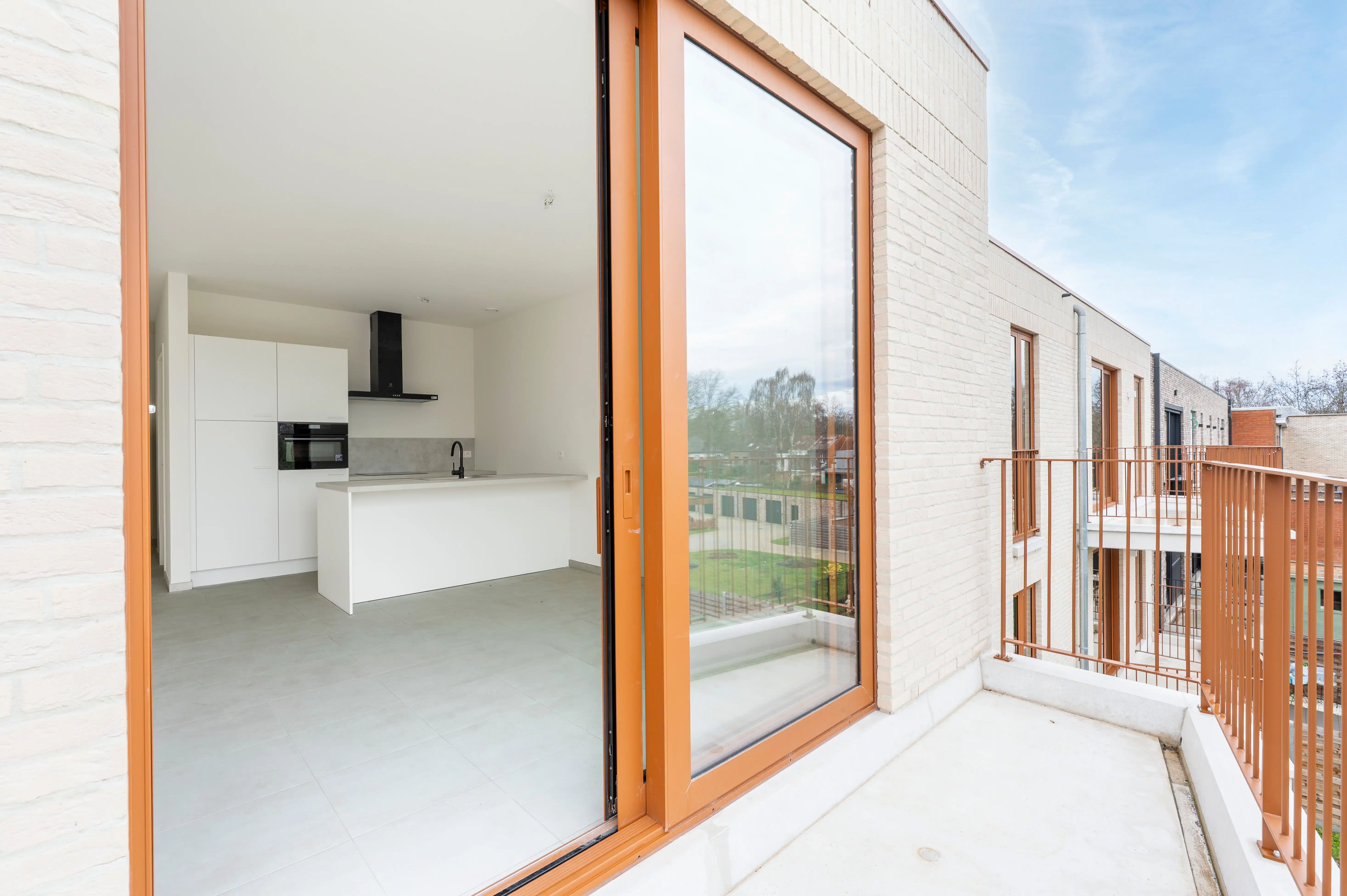 Nieuwbouwappartement met terras en staanplaats in Mariaburg-Brasschaat te huur! foto {{pictureIndex}}