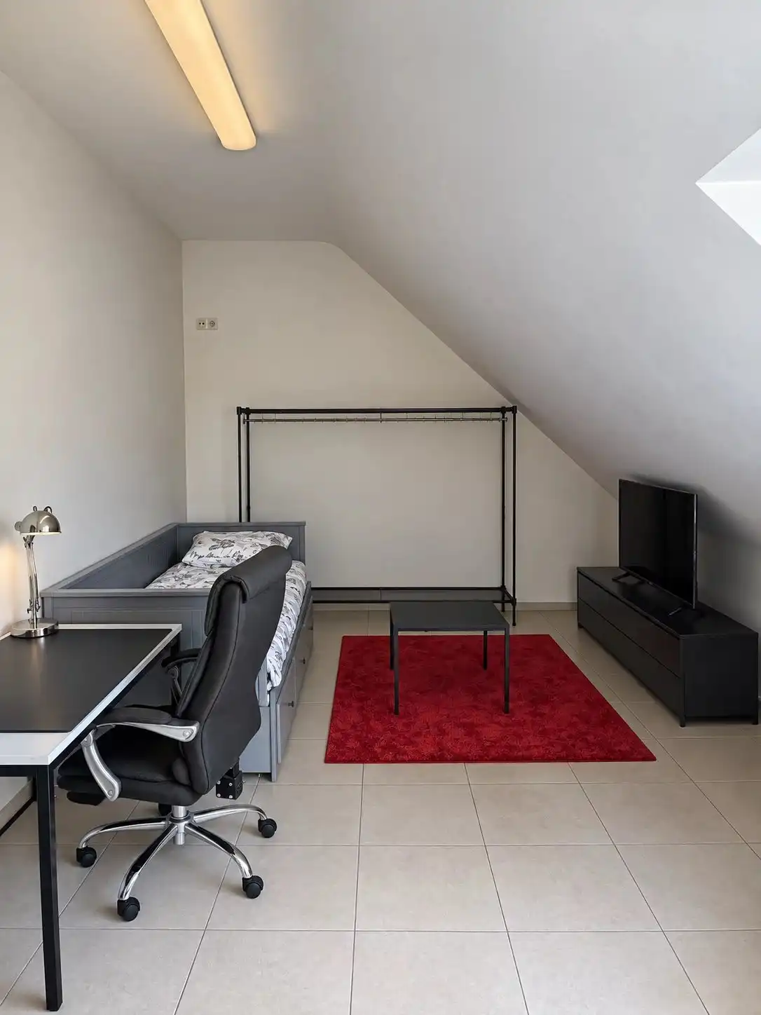 Te Huur : Verzorgde en ruime woning met 2 slaapkamers en garage in centrum Bilzen foto 15