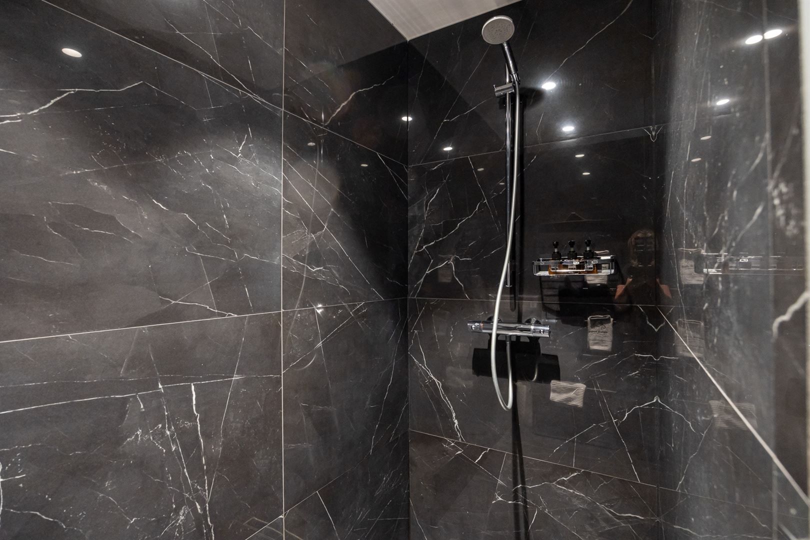 Een luxueus ingerichte woning met 7 slaapkamers en zwembad. foto 27