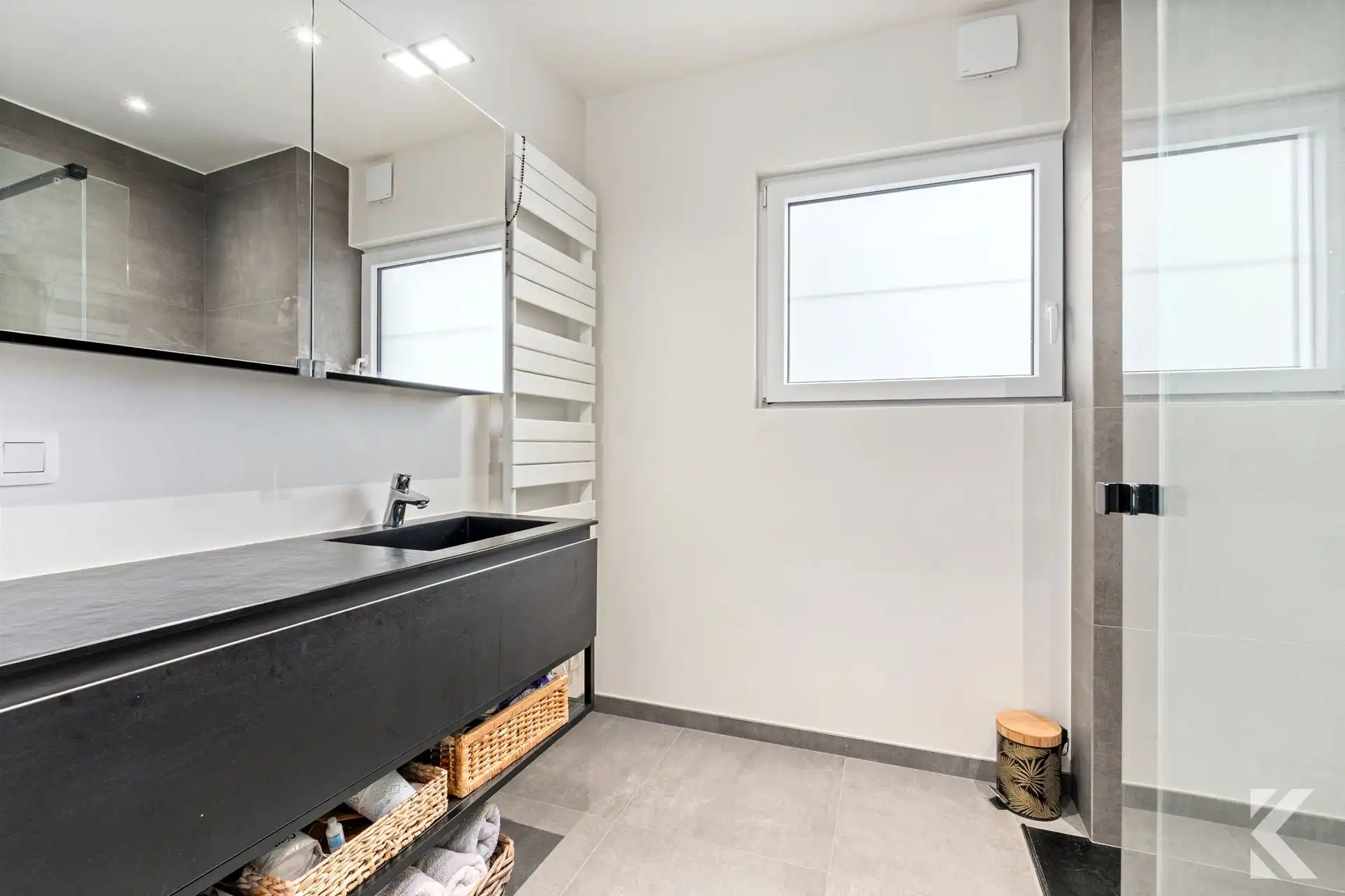 Gerenoveerd appartement 2 slaapkamers en groot terras foto 9