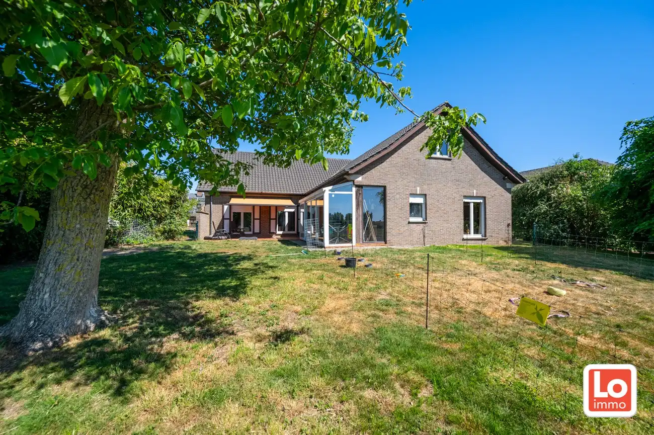 Ruime te renoveren open villa met inpandige garage op een héél rustige toplocatie met open zicht in Lochristi! foto 20