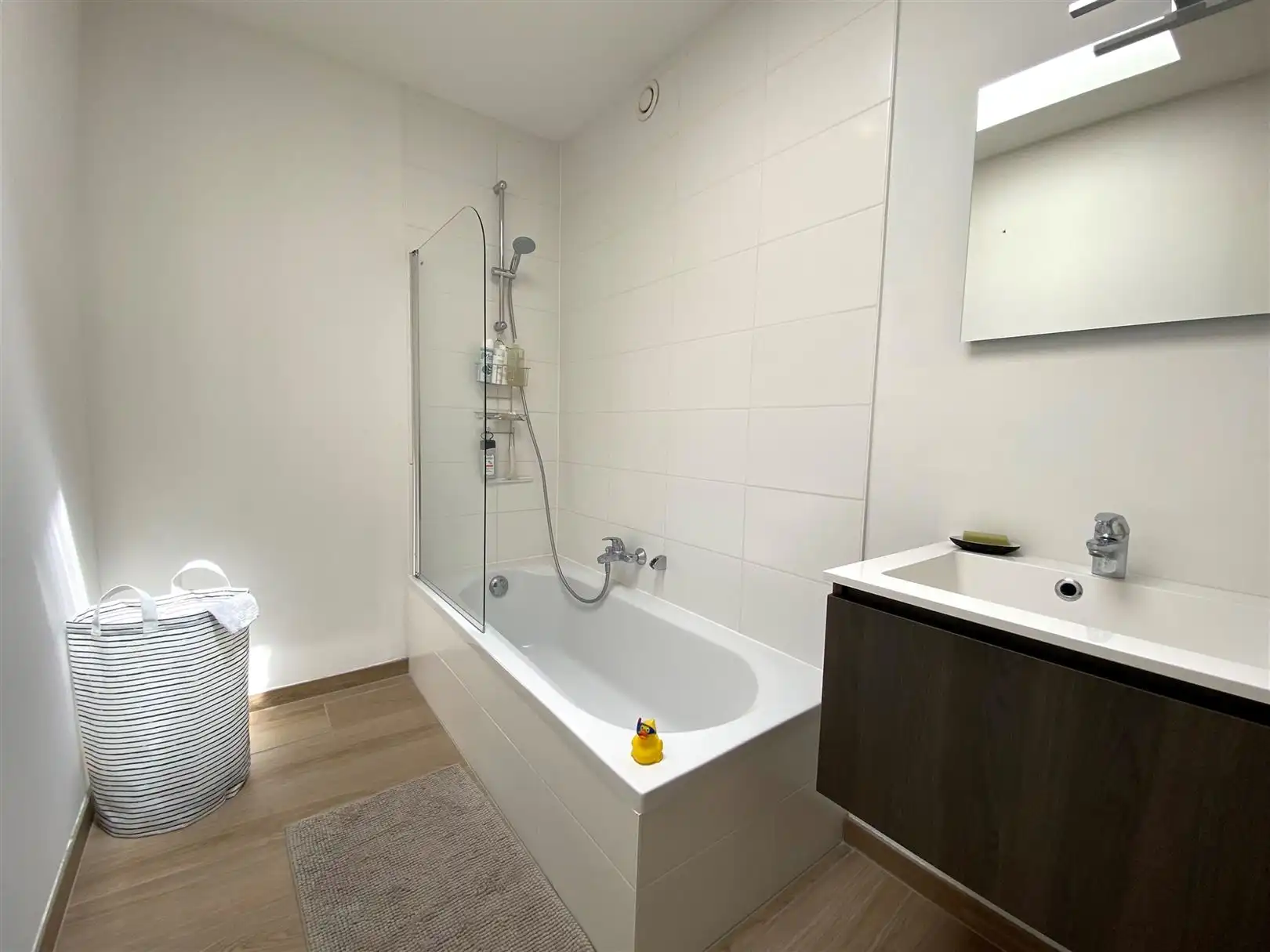 TE HUUR energiezuinig appartement met 2 slaapkamers. foto 7
