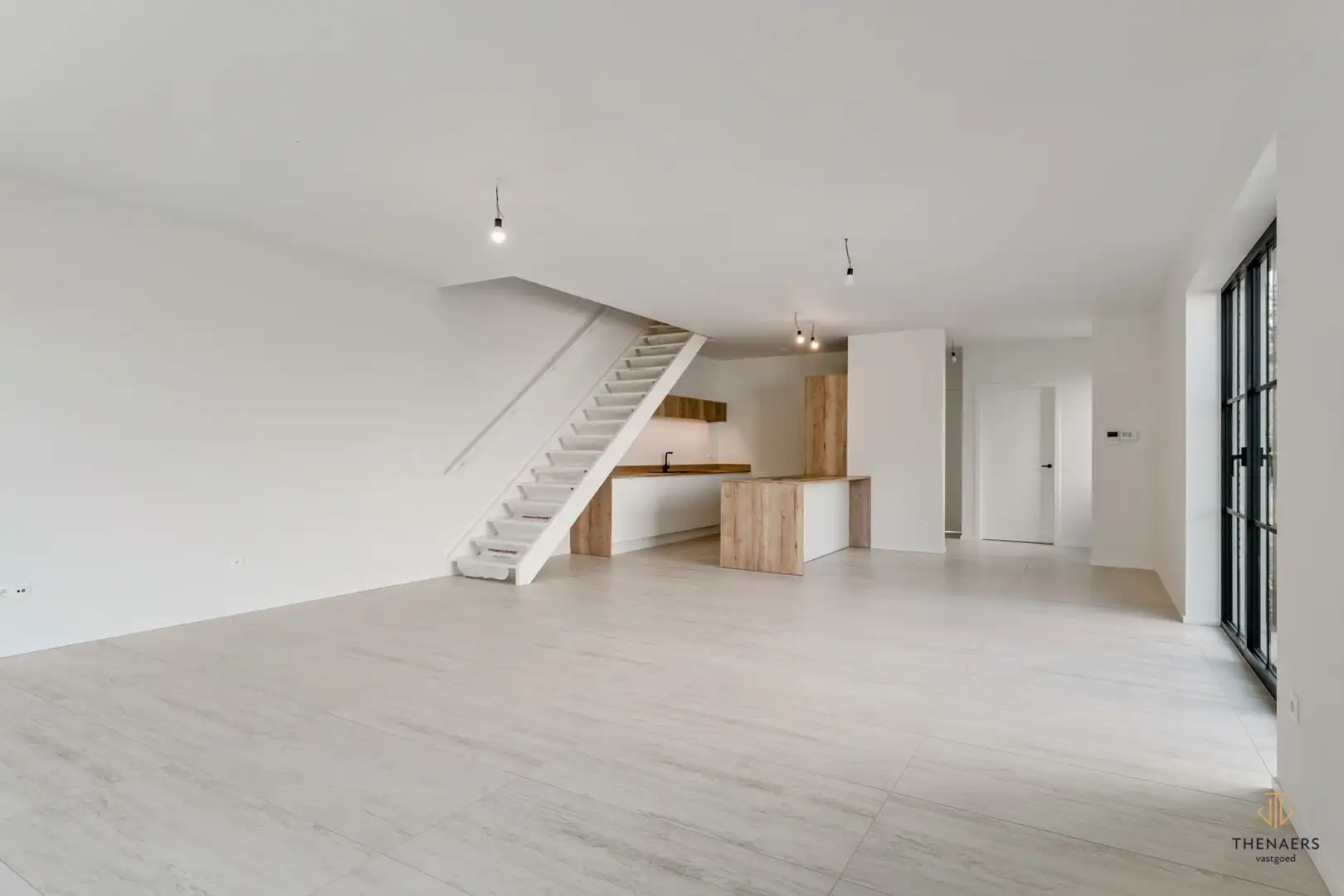 LOT 5 - Instapklare "luxe" en "energiezuinige" nieuwbouwwoning met 4 slaapkamers en 2 badkamers. foto 5