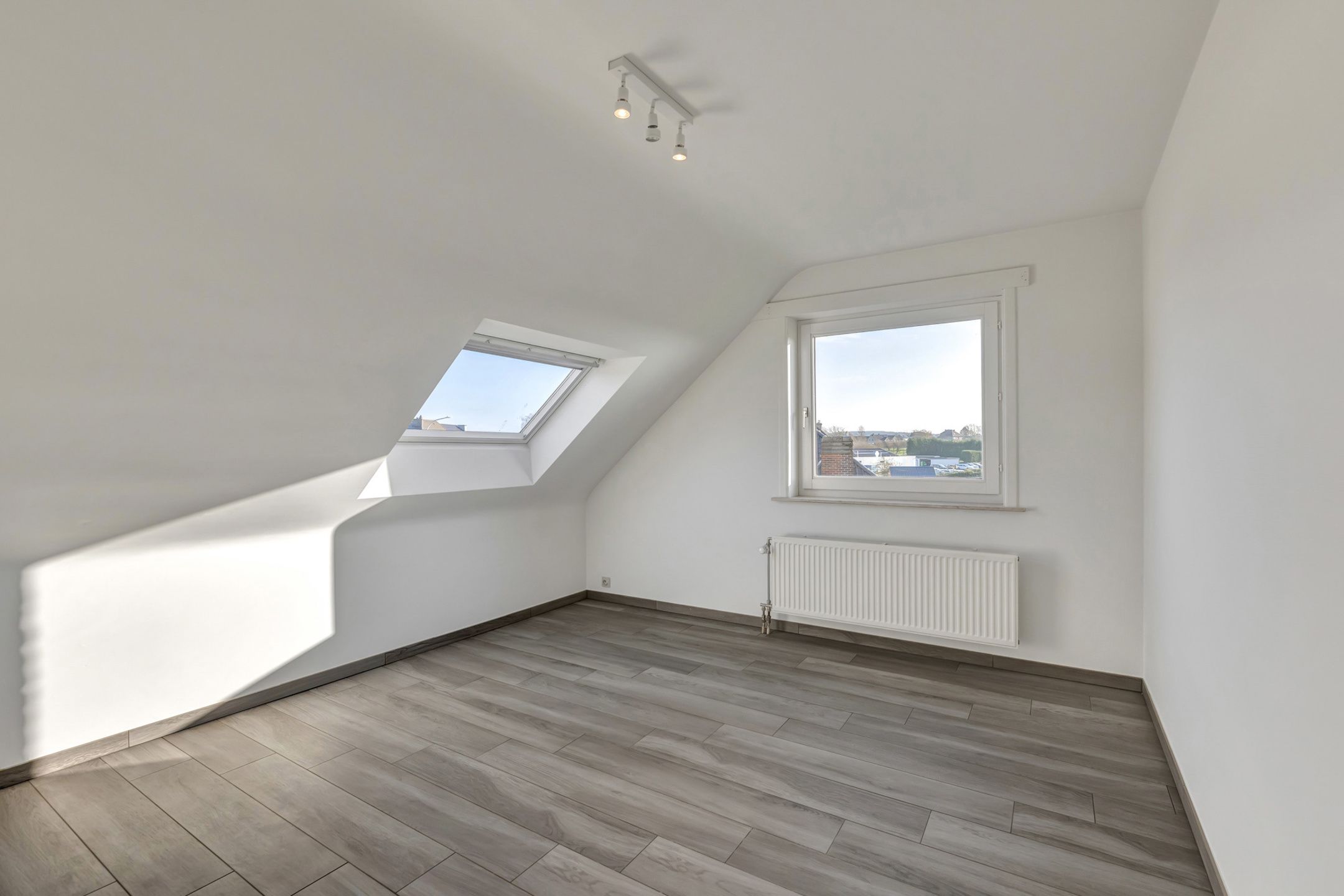 Instapklaar appartement met terras en parking in Ninove foto 12