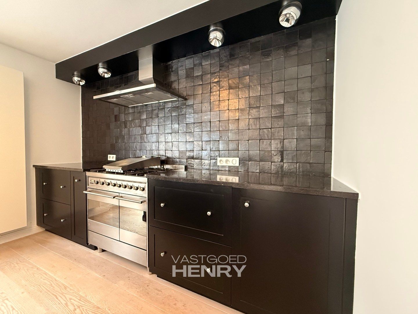 Volledig gerenoveerde woning met karakter foto 7