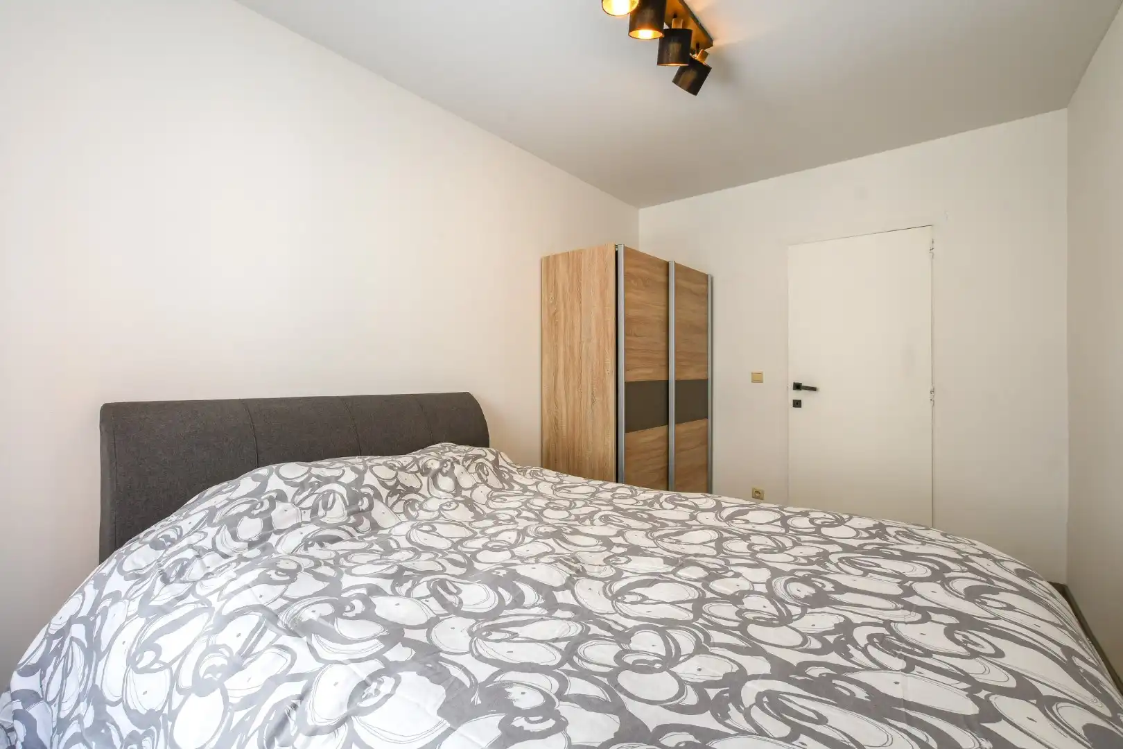 Ruime woning op 50 meter van de zee in Blankenberge foto 27