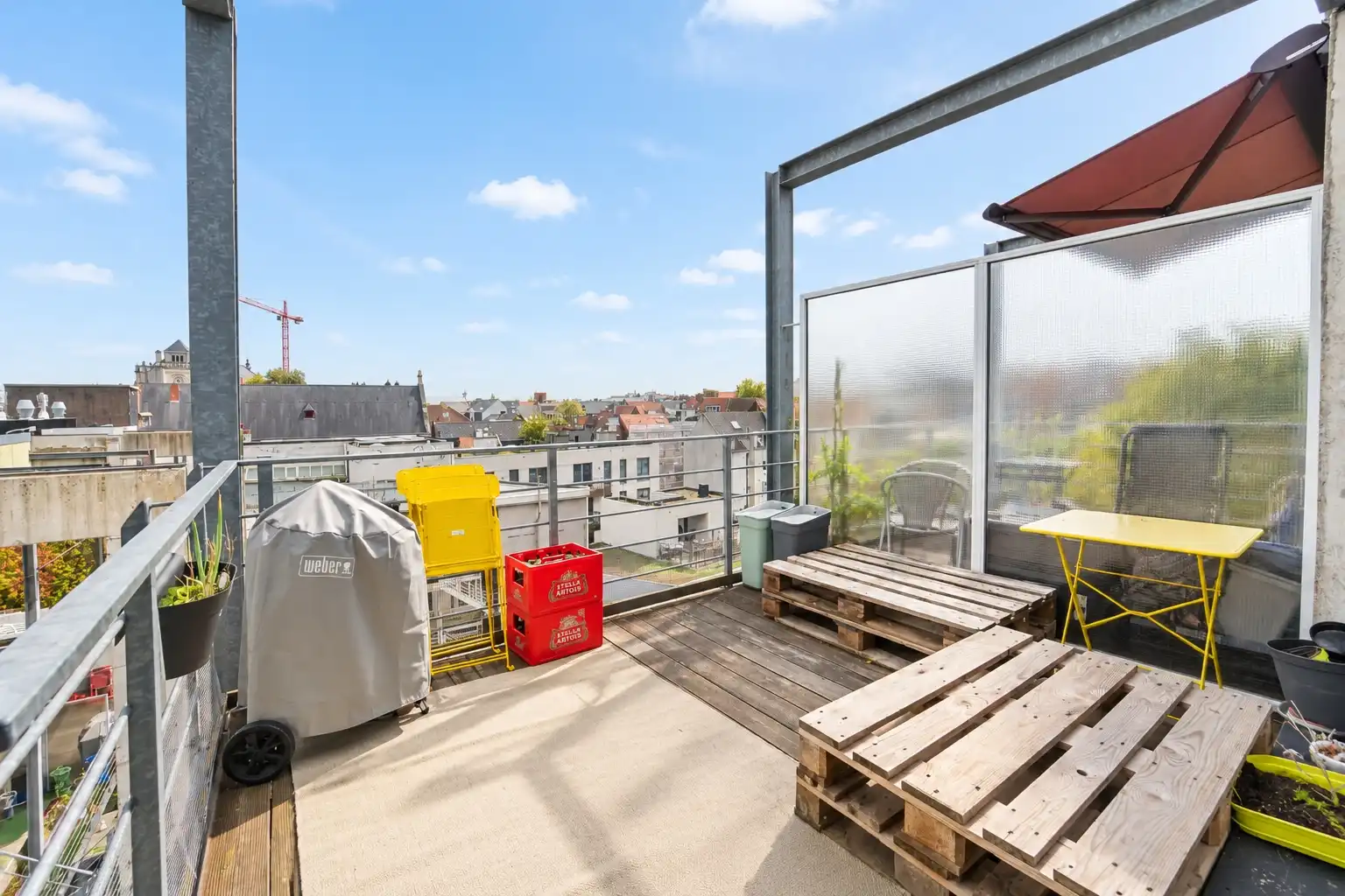Ruim appartement met 2 slaapkamers, zonnig terras en parkeerplaats foto 3