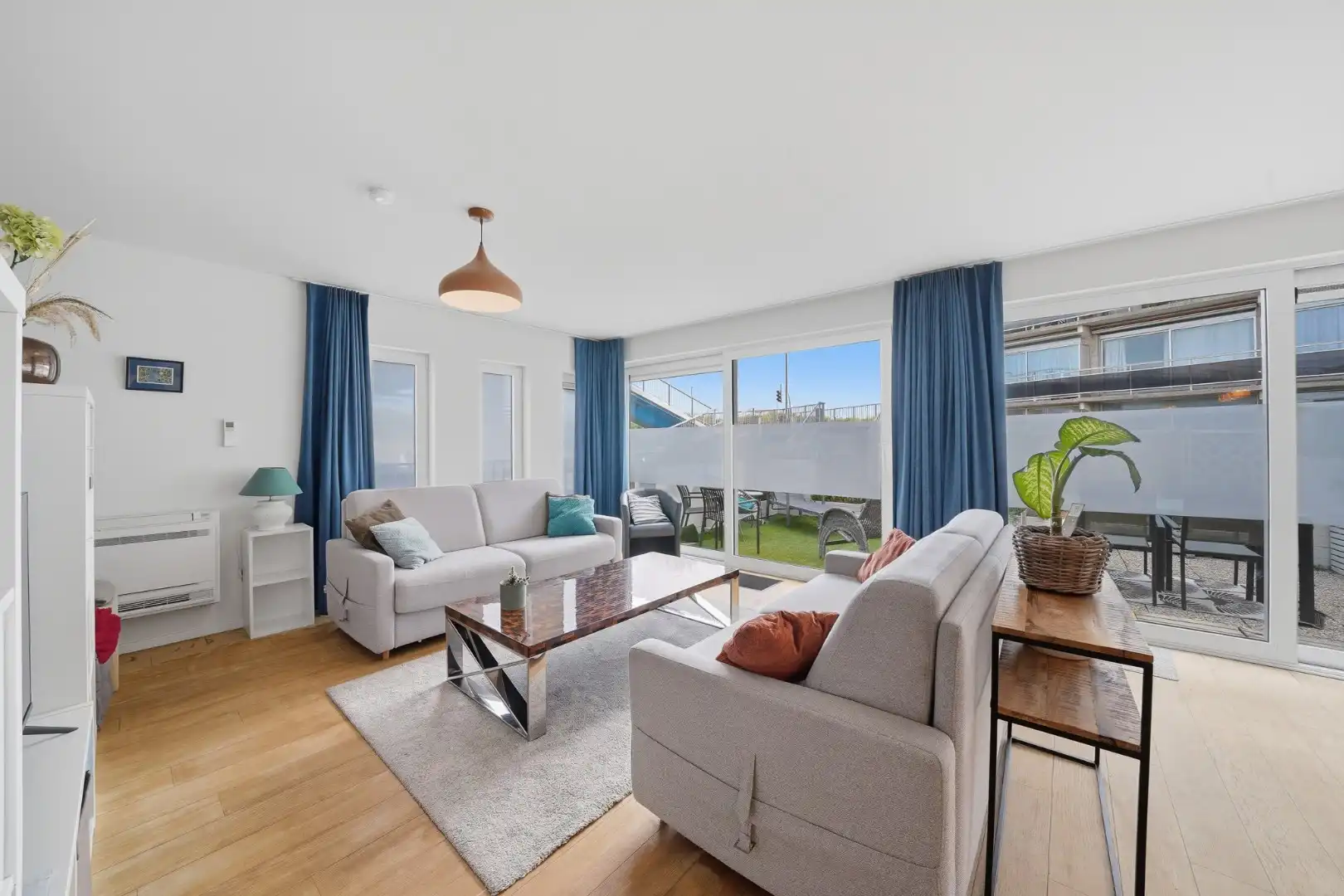 Hoofdfoto van de publicatie: Instapklaar appartement met groot terras in Bredene - vlak bij de zee