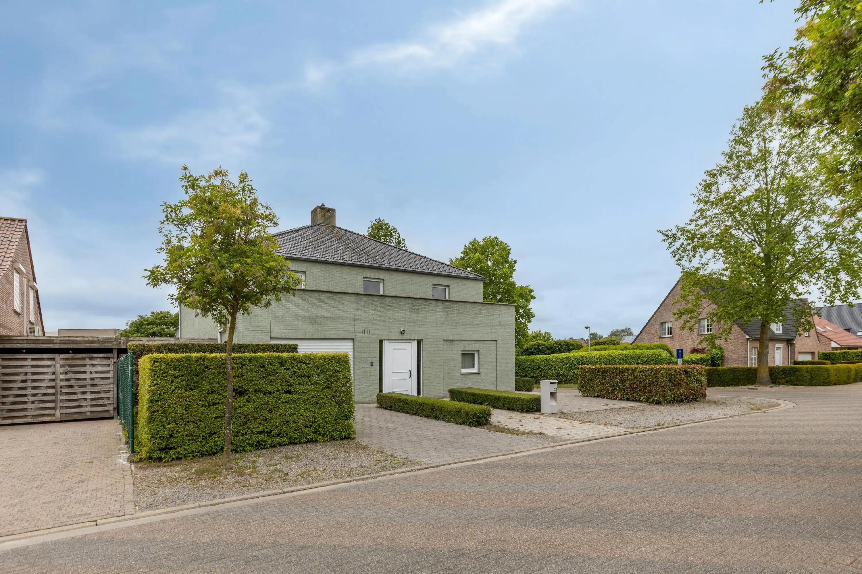 Ruime dokterswoning met praktijk te koop in Hoogstraten foto 2