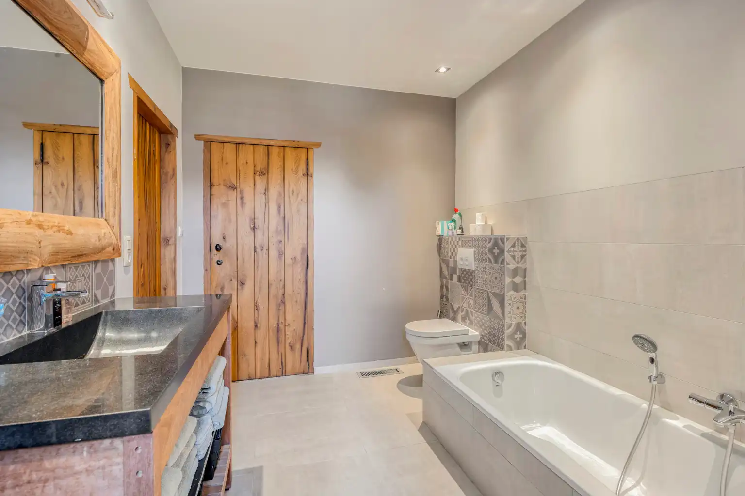 Ruime laagbouwwoning op 1806m² met omheinde tuin foto 17