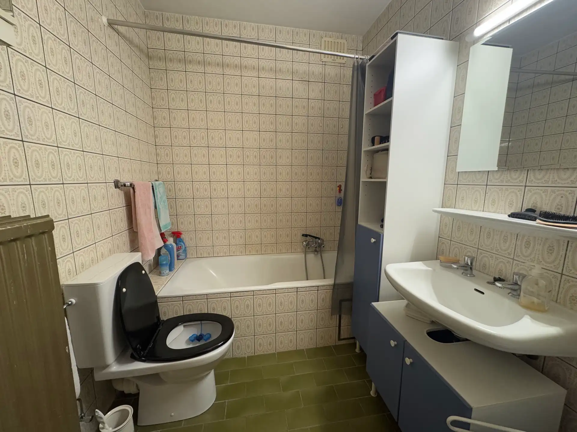 Gelijkvloers appartement met twee slaapkamers en garage foto 8