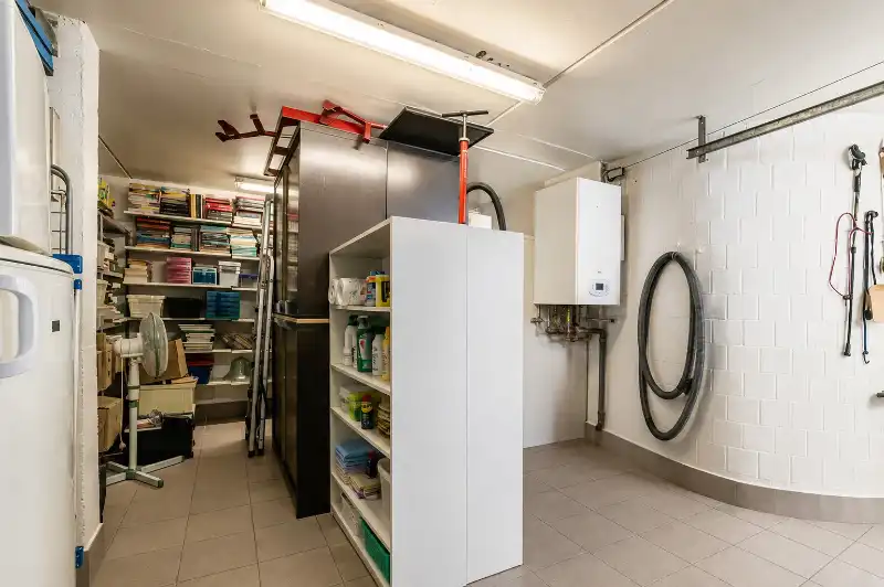 Roeselare : Unieke, strakke halfopen bebouwing met zuidgerichte tuin op toplocatie nabij het centrum. foto 13