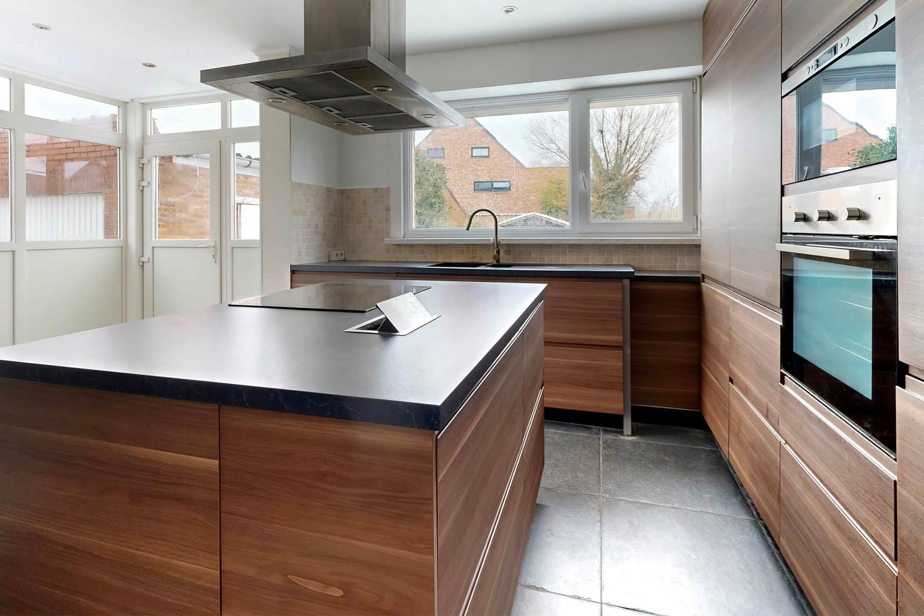 Halfopen bebouwing met 3 slaapkamers, garage en tuin foto 6