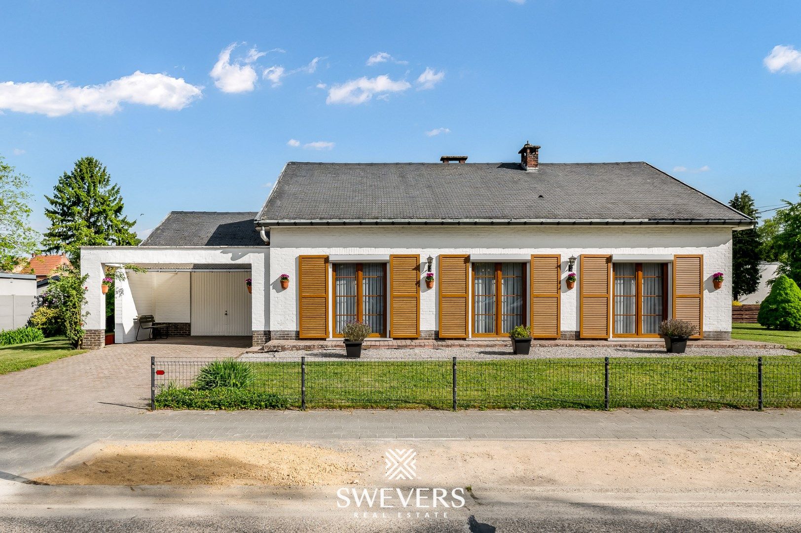 Bungalow met 2 slaapkamers op zonnig perceel van 7a 96ca foto 2