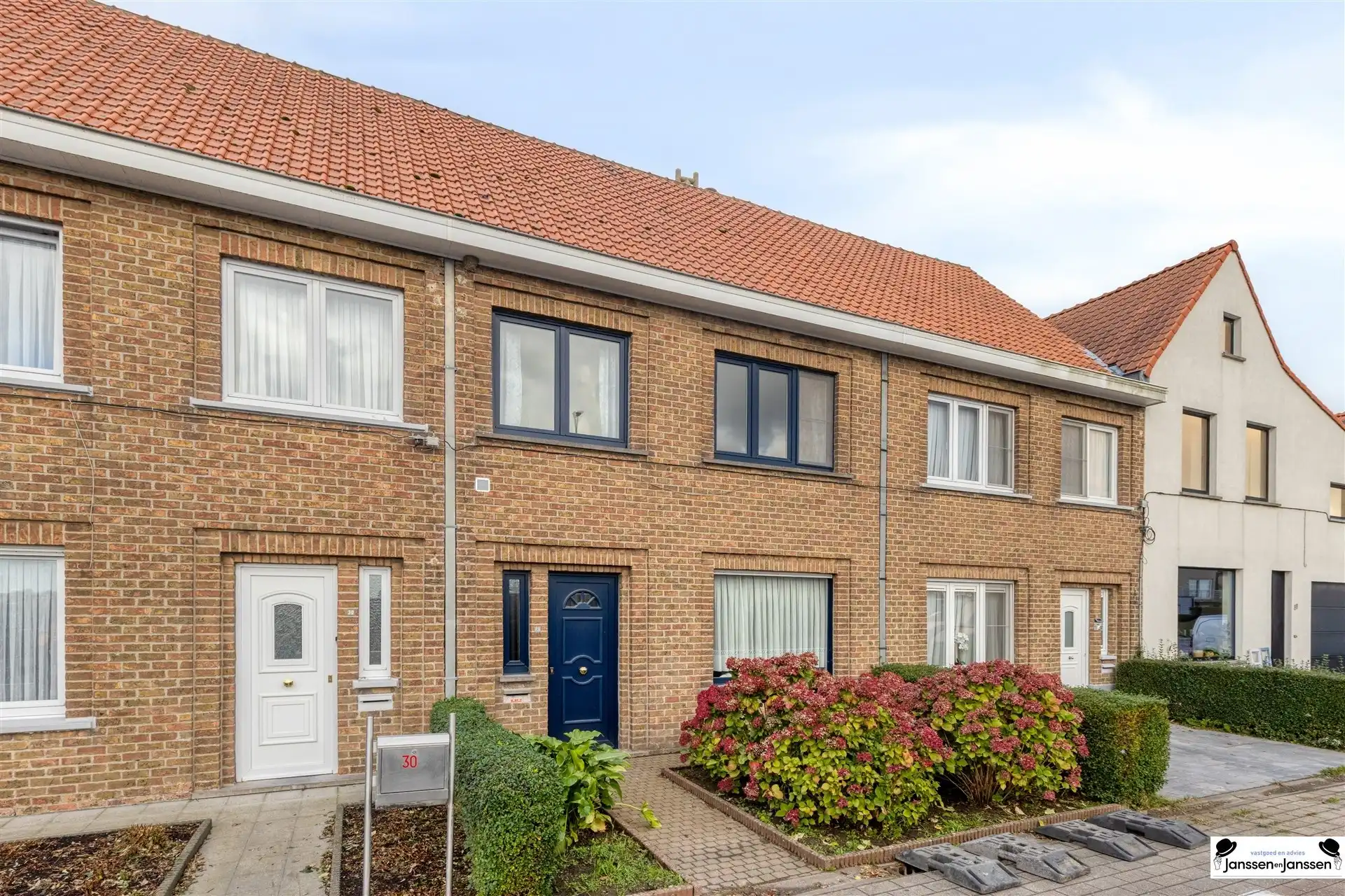 Op te frissen woning met 3 slaapkamers foto 2