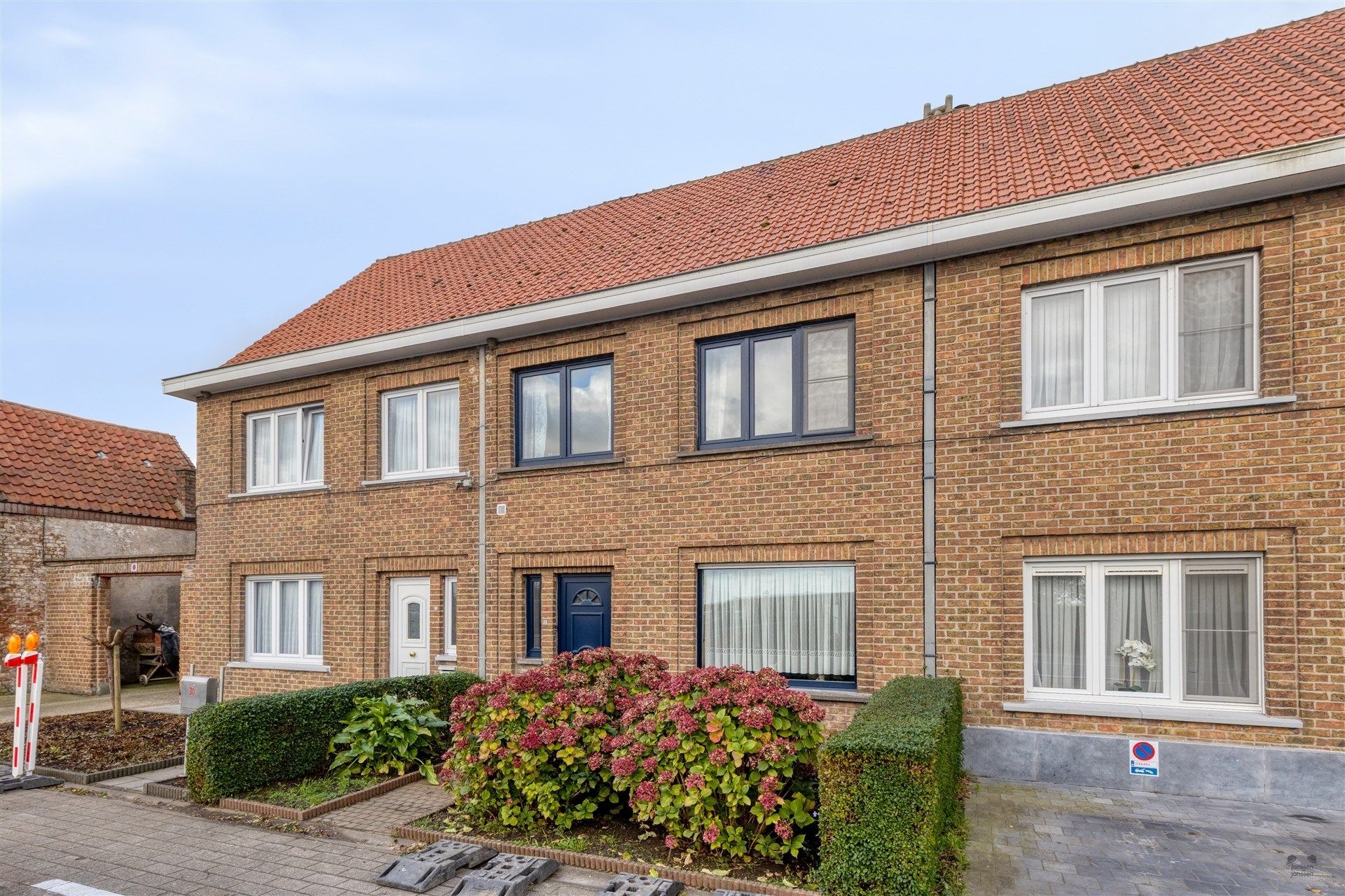 Op te frissen woning met 3 slaapkamers foto 2