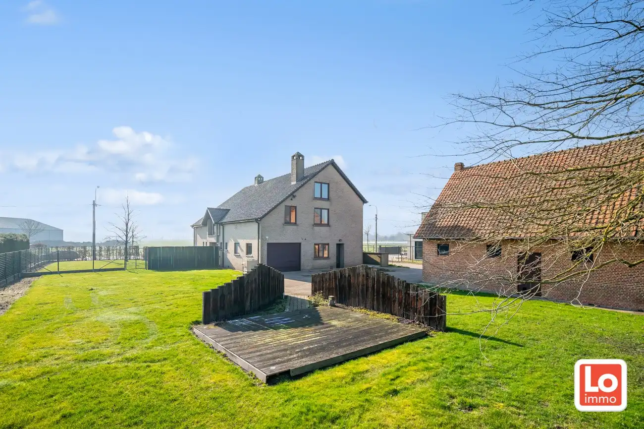 VERKOCHT!! Heel ruime degelijke open woning met praktijkruimte, inpandige garage en ruime gerenoveerde schuur met heel wat potentieel gelegen op een gemakkelijk bereikbare locatie tussen Oostakker en Lochristi! foto 6