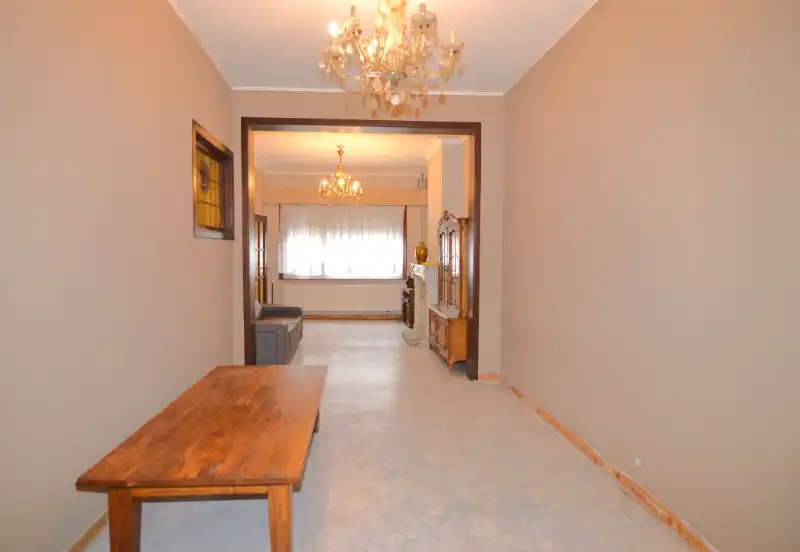 TE RENOVEREN: 193 m2 - 4 slpks - nabij station/stadsrand foto 12