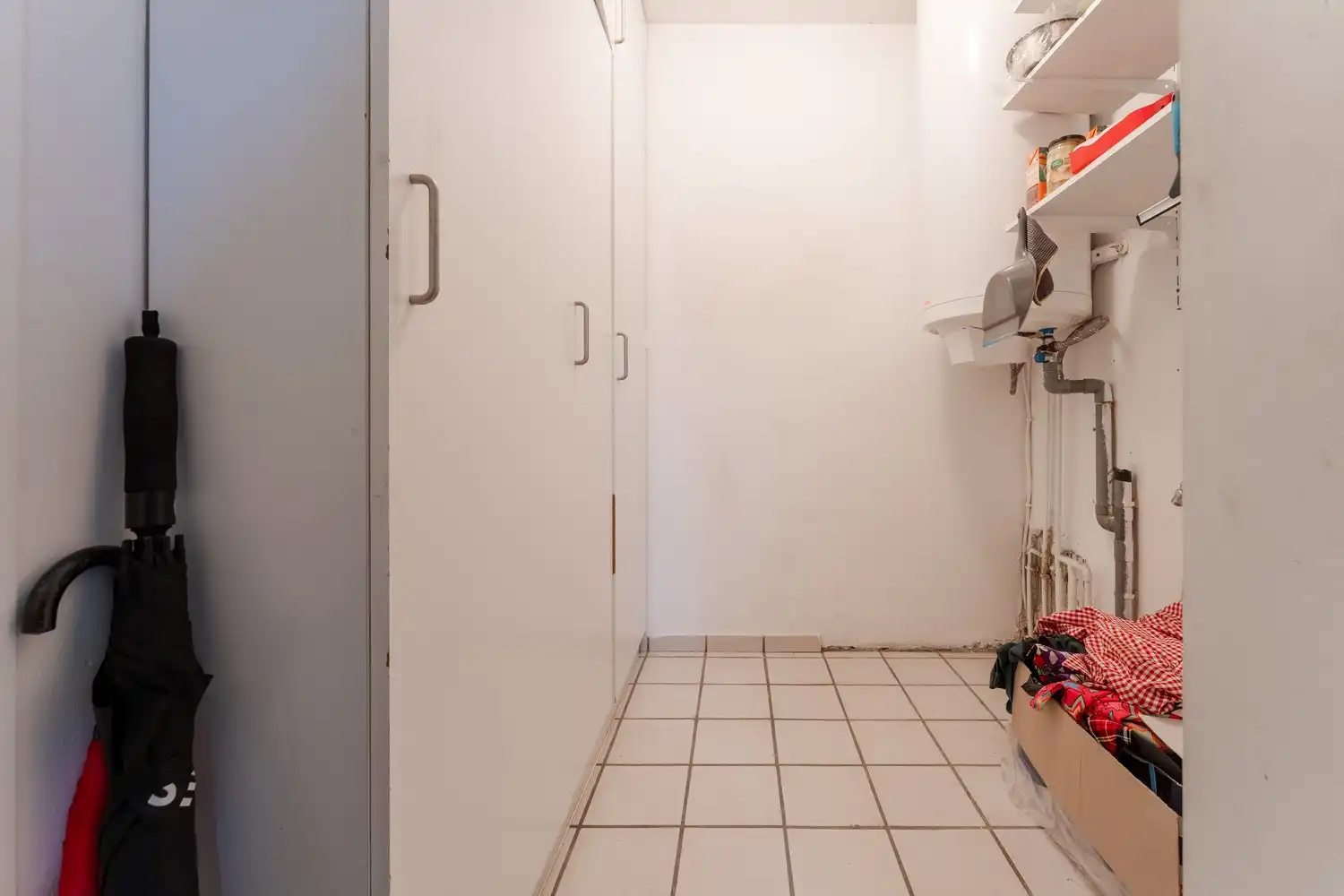 Ruim gelijkvloers appartement met 2 slaapkamers en garagebox nabij het centrum van Bree. foto 13