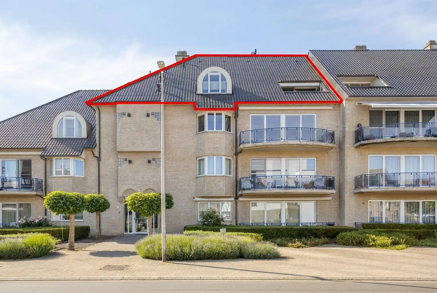 Prachtig duplexappartement met 3 slaapkamers, 2 terrassen en een inpandige garagebox, rustig gelegen op wandelafstand van het centrum van Maaseik. foto 27