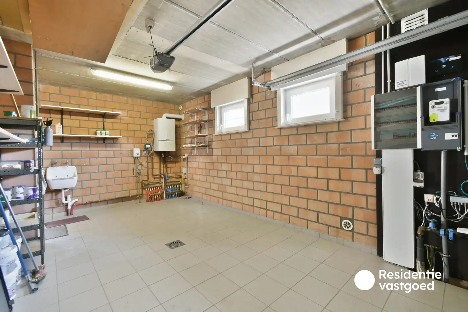 Verzorgde alleenstaande bungalow met tuin, garage en groot terras in het rustige Ettelgem foto 12