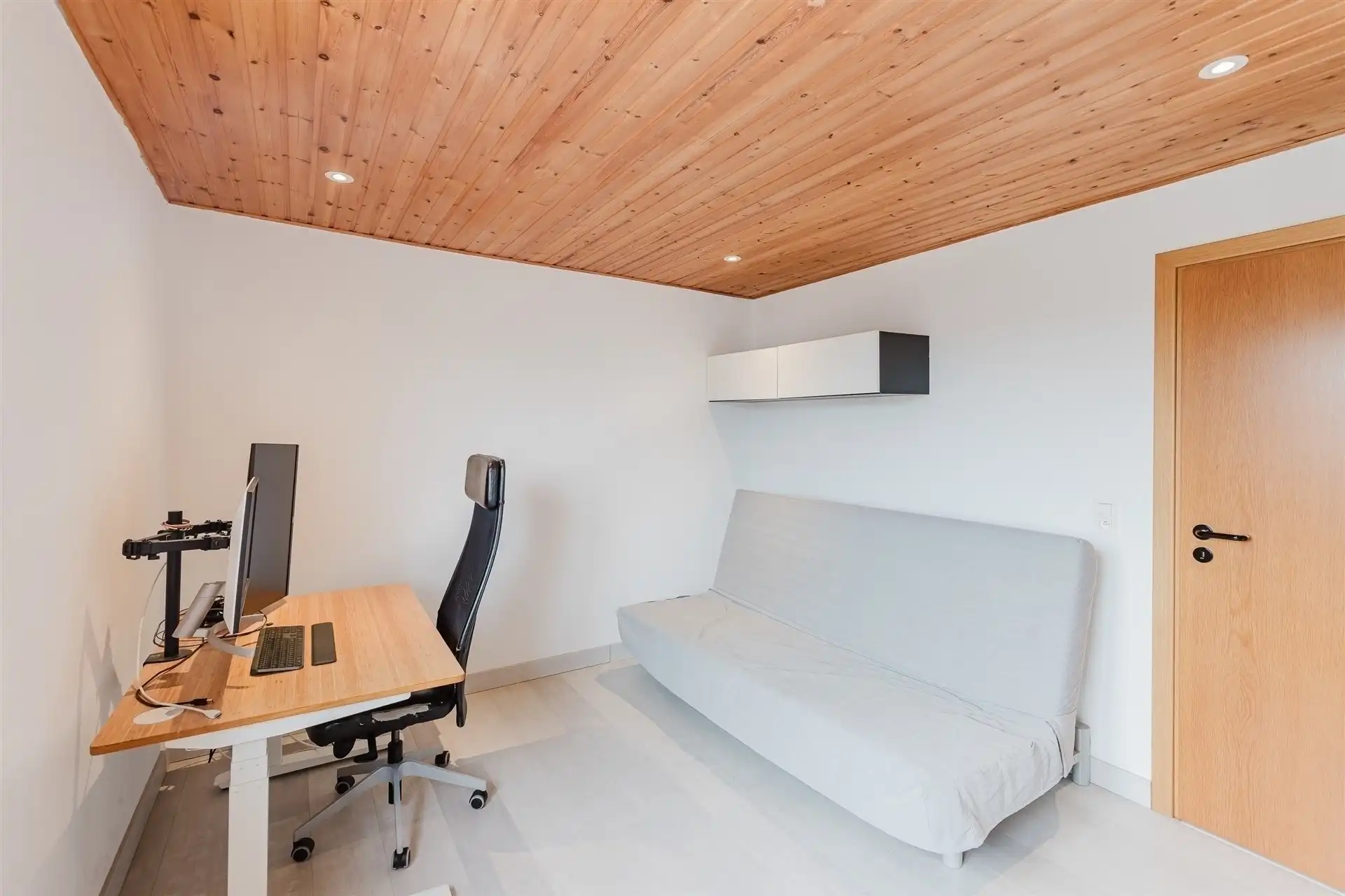 Fijn instap-klaar twee slaapkamer appartement in Wetteren centrum foto 19