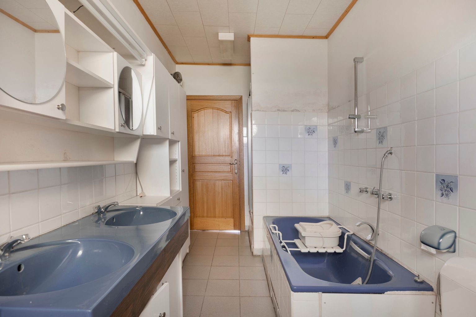 Te renoveren laagbouwvilla met verzicht in rustige straat foto 16