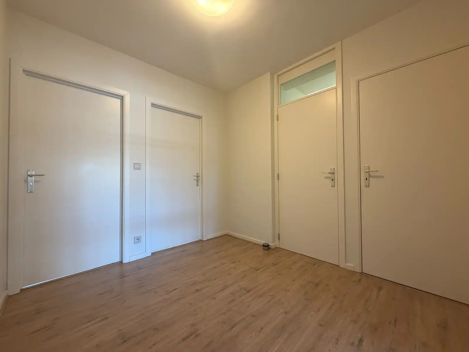 UNIEK DUPLEXAPPARTEMENT MET 2 RUIME TERRASSEN, AUTOSTAANPLAATS EN PRACHTIG UITZICHT OP DE MARKT VAN DEINZE! foto 13