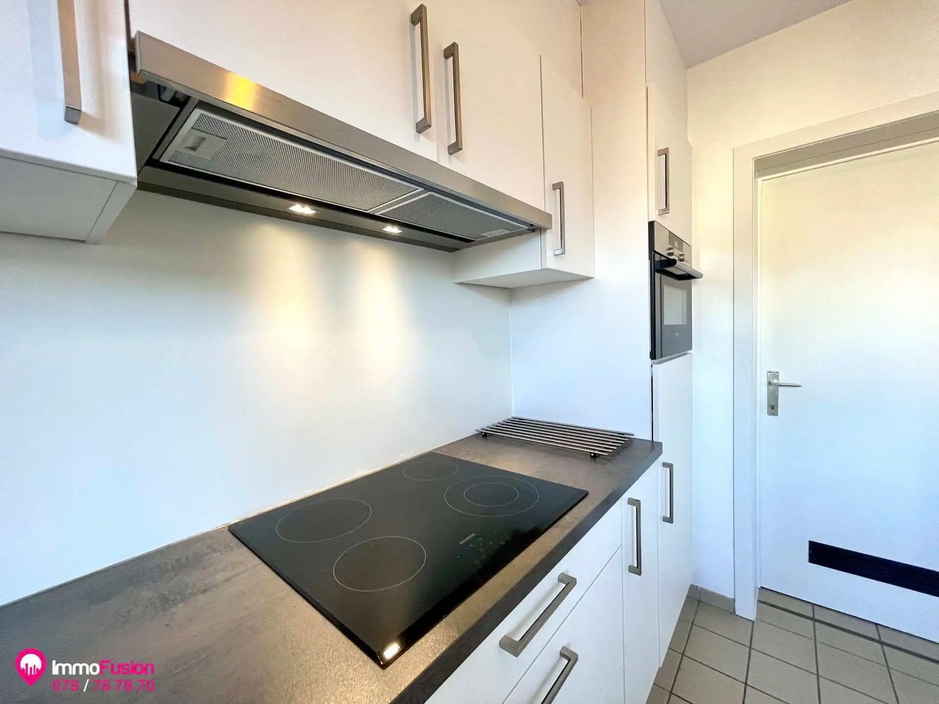 Mooi 2-slaapkamer appartement met terras in het centrum! foto 12