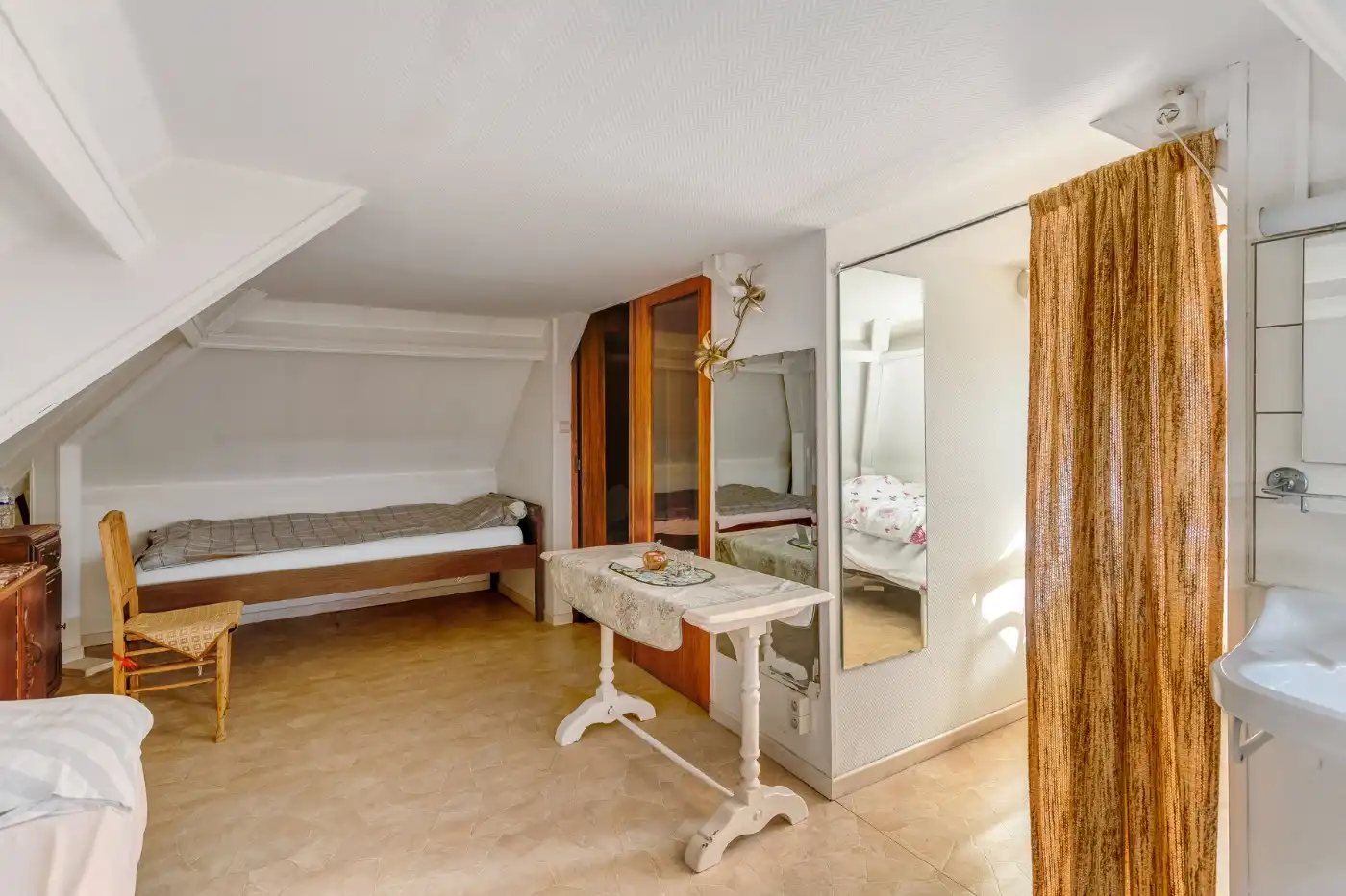 Te renoveren, geklasseerde art deco woning met 3 slpk, ruime zolder en Z-tuin foto 21