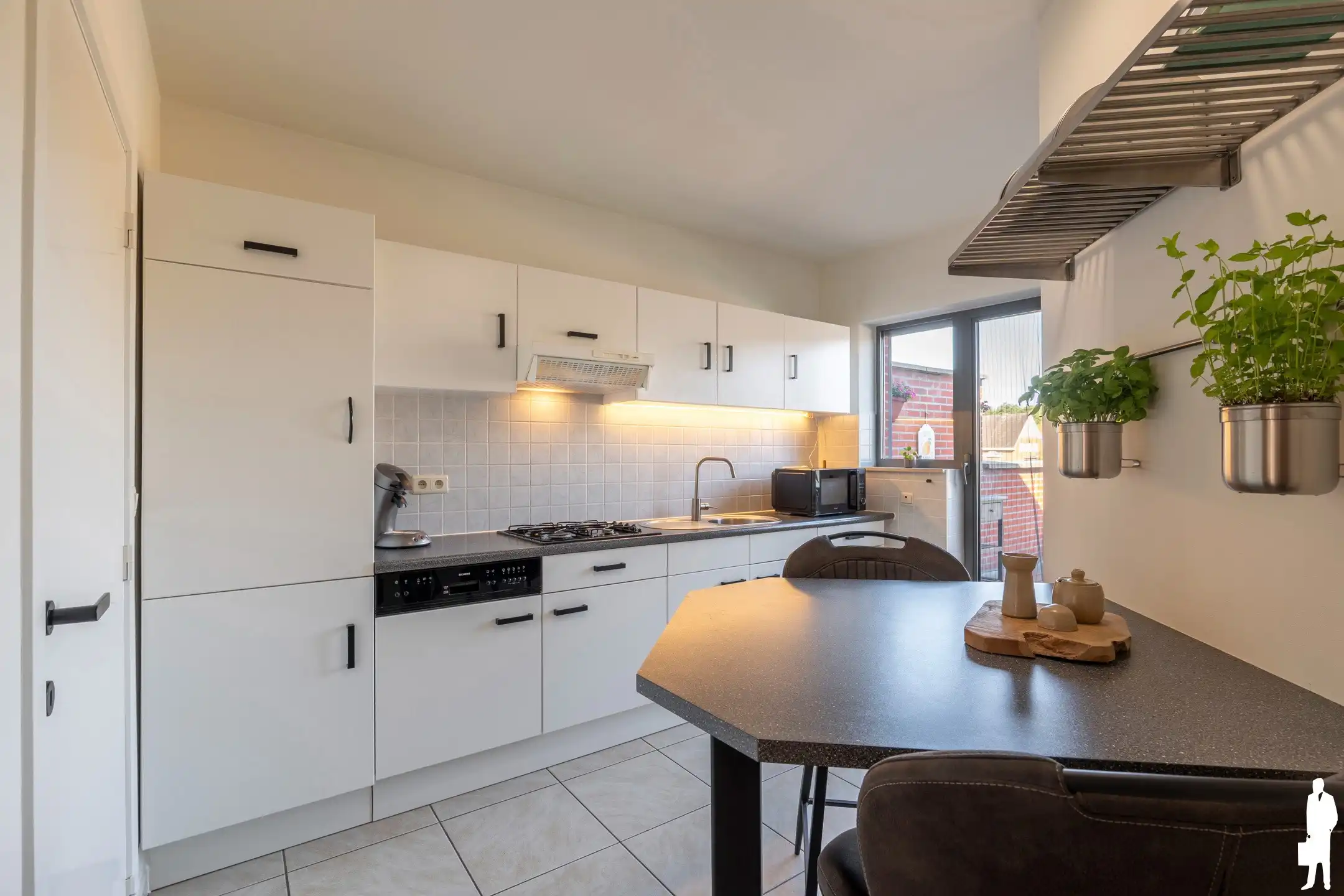 Uitstekend ruim appartement met 2 grote slaapkamers en terras foto 15