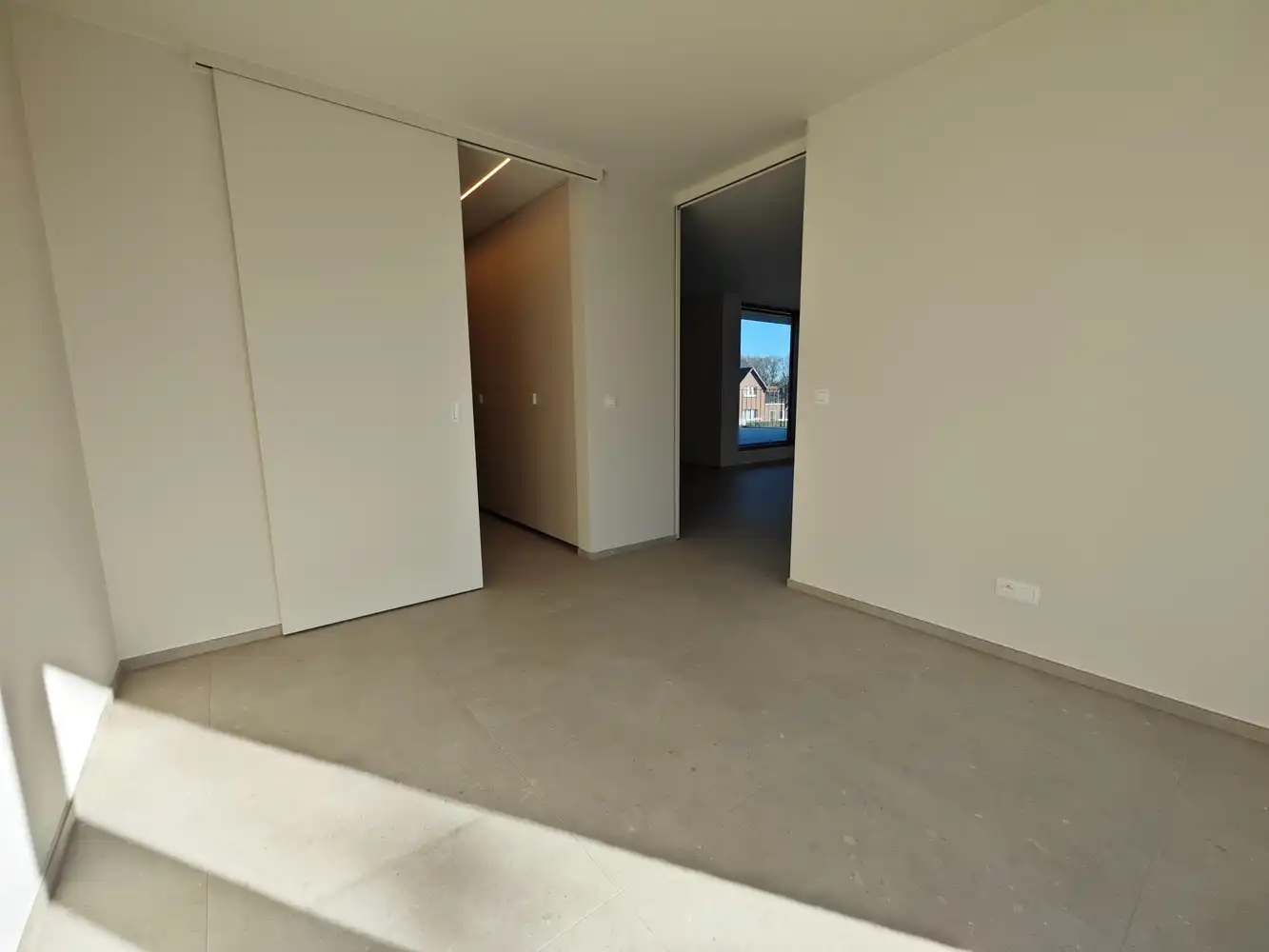 High-end nieuwbouw-duplex met ruim terras, parking en ruime buitenberging foto 16