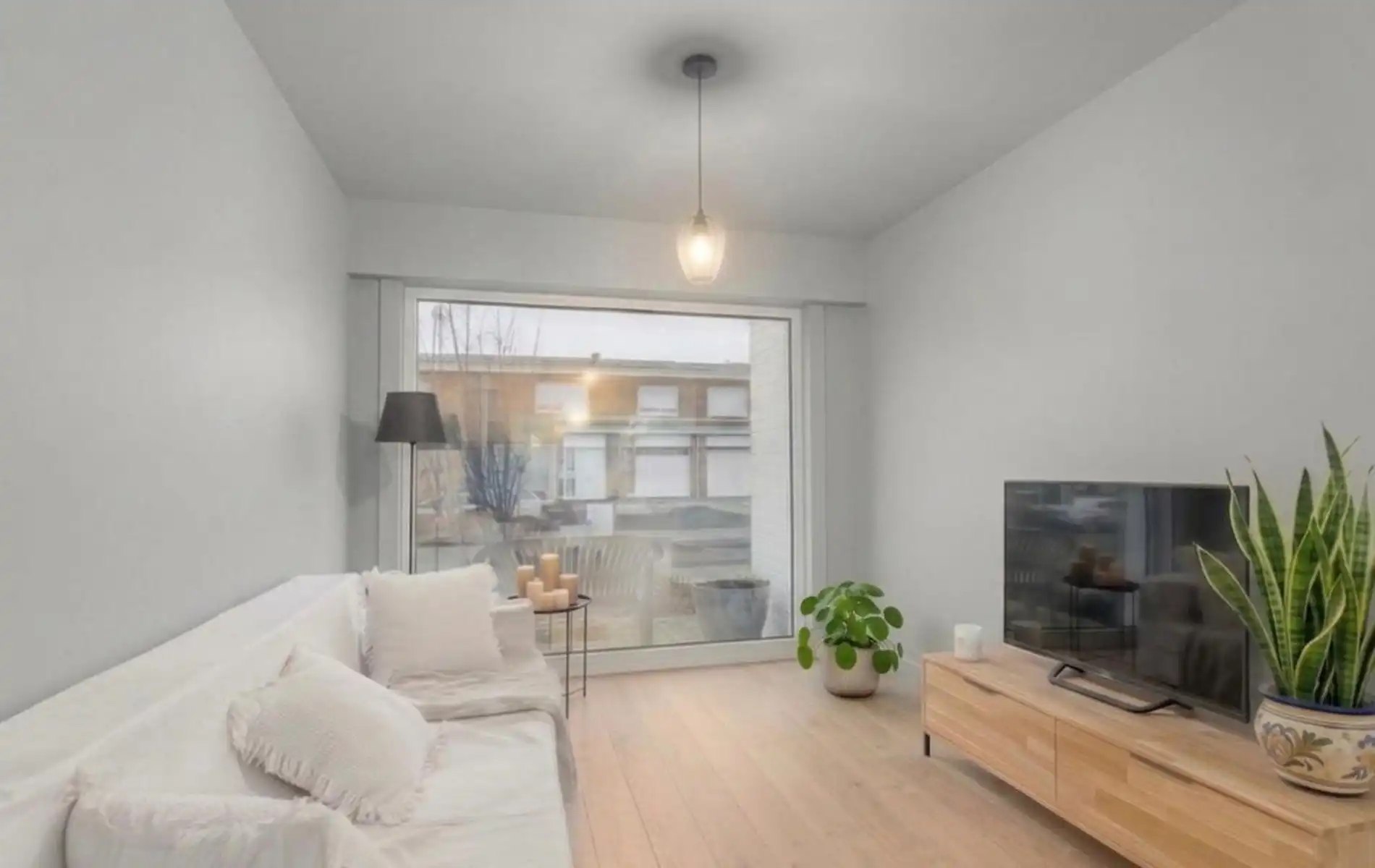 Rustig gelegen woning met garage en tuin foto 4