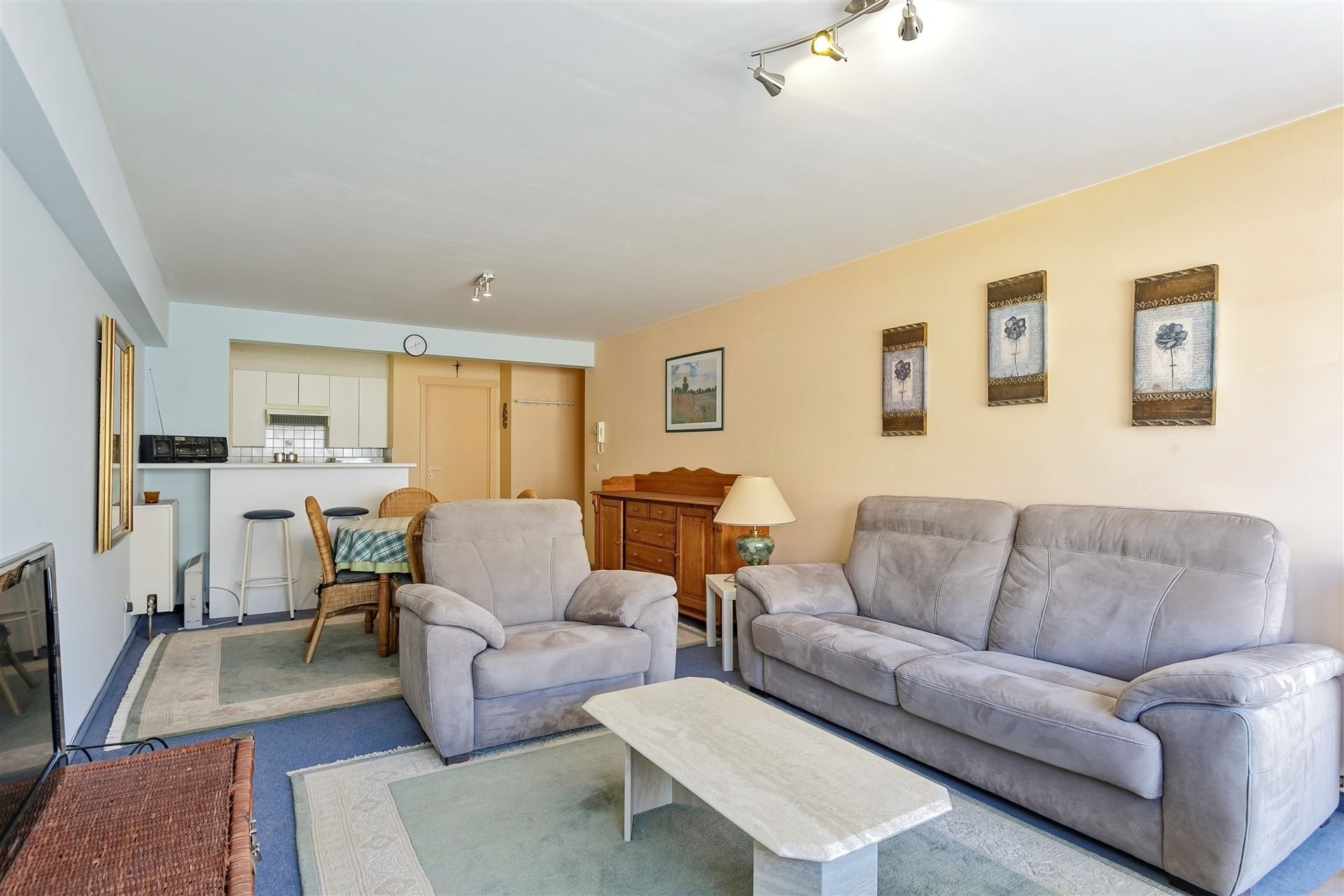 VERZORGD GEMEUBELD APPARTEMENT foto 4