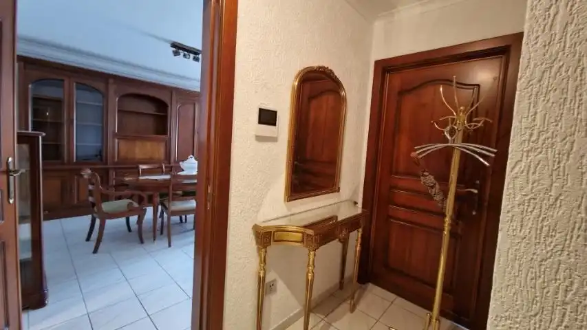 Praktisch ingericht en ruim APPARTEMENT met 2 slaapkamers, mooie leefruimten en garage in centrum van Tienen. foto 3