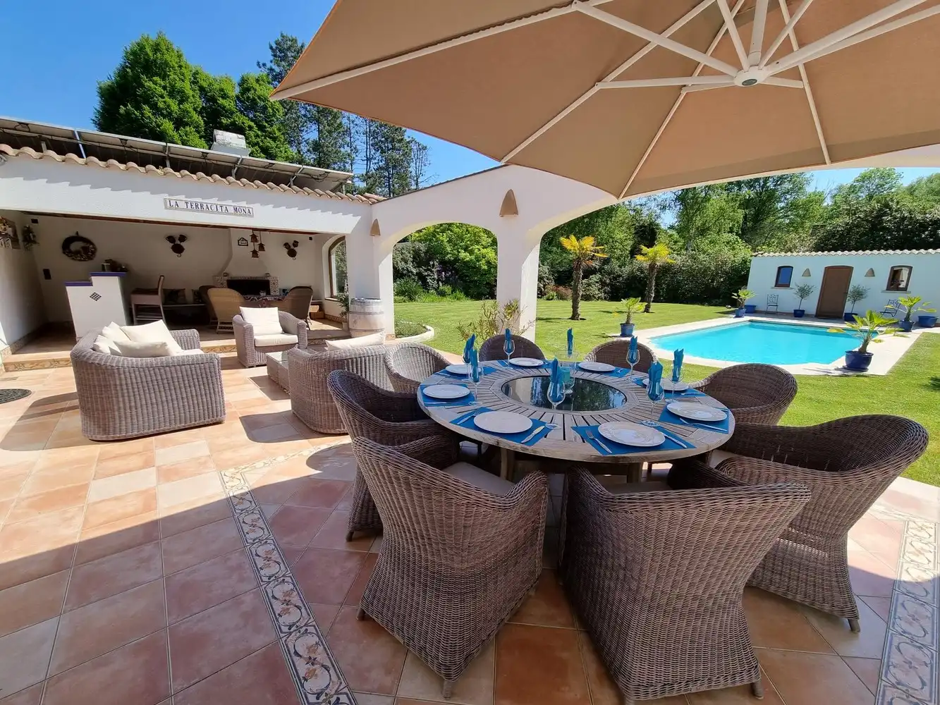 Spaanse villa, zeer rustig gelegen en gekaderd in een mooi verzorgde tuin voorzien van zwembad foto 5